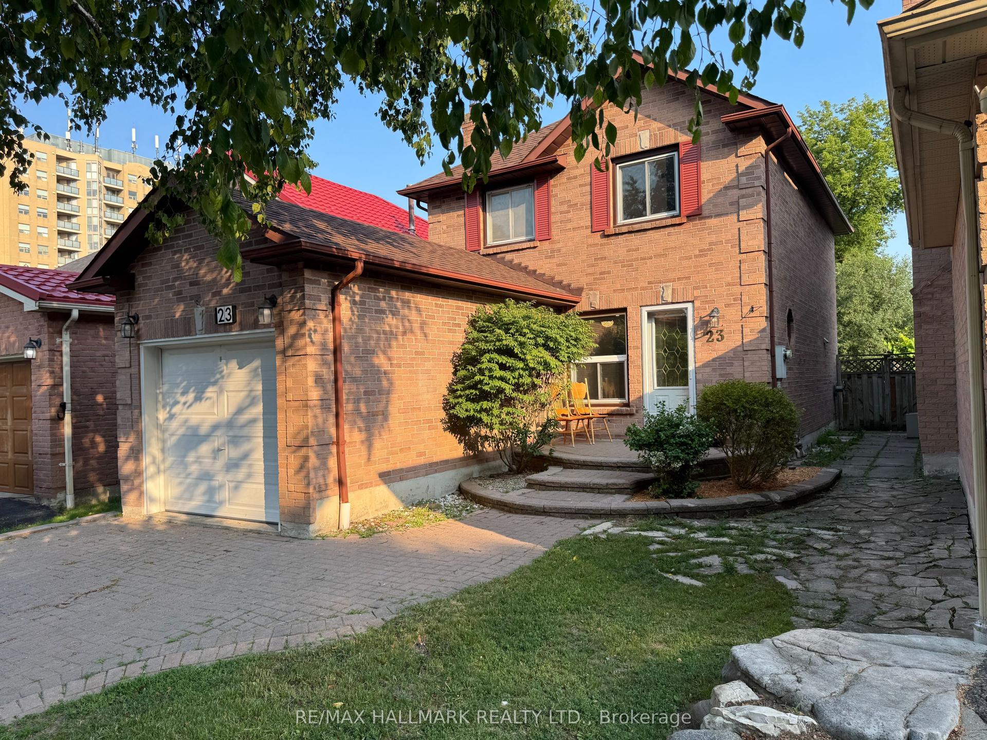 23 Lachlan Drive, Ajax — Detached for sale, photo 1