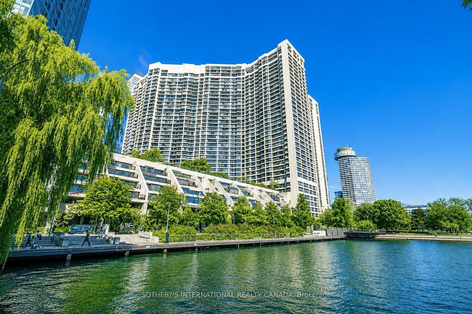 65 Harbour Square 2104 #2104, Toronto — Condo for lease, photo 1
