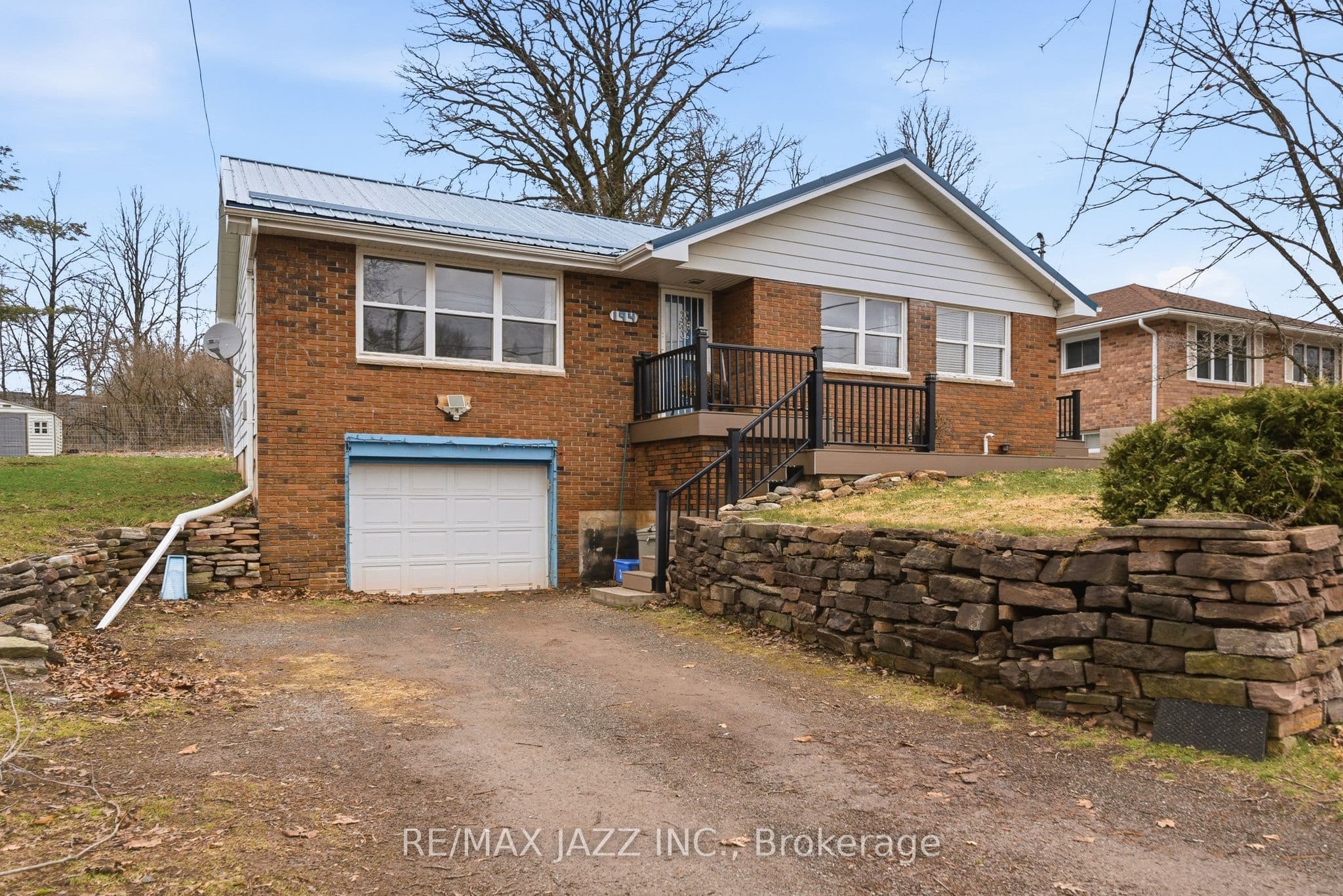 194 St Lawrence Street W — photo 1