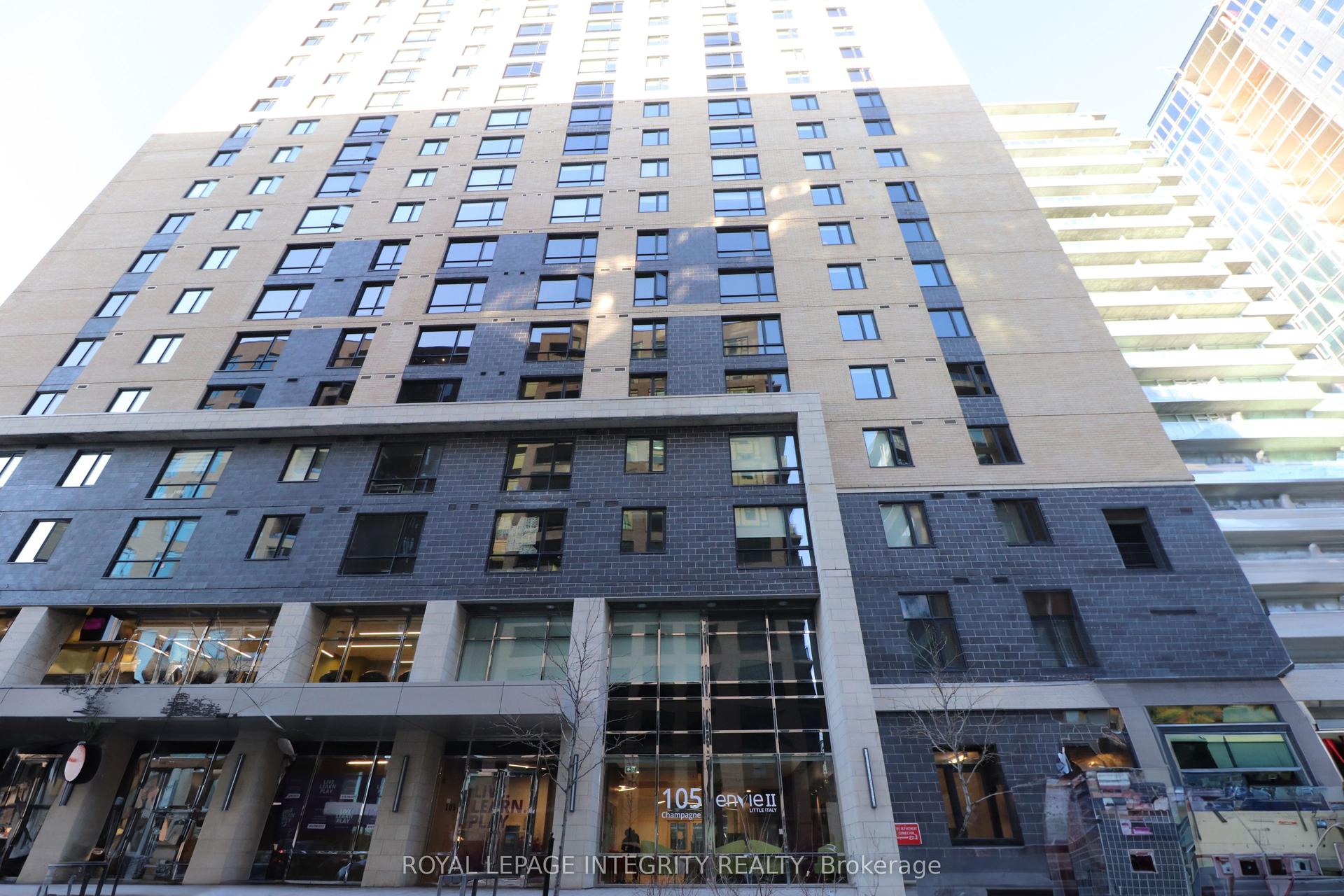 105 Champagne Avenue S 2015 #2015 — photo 1