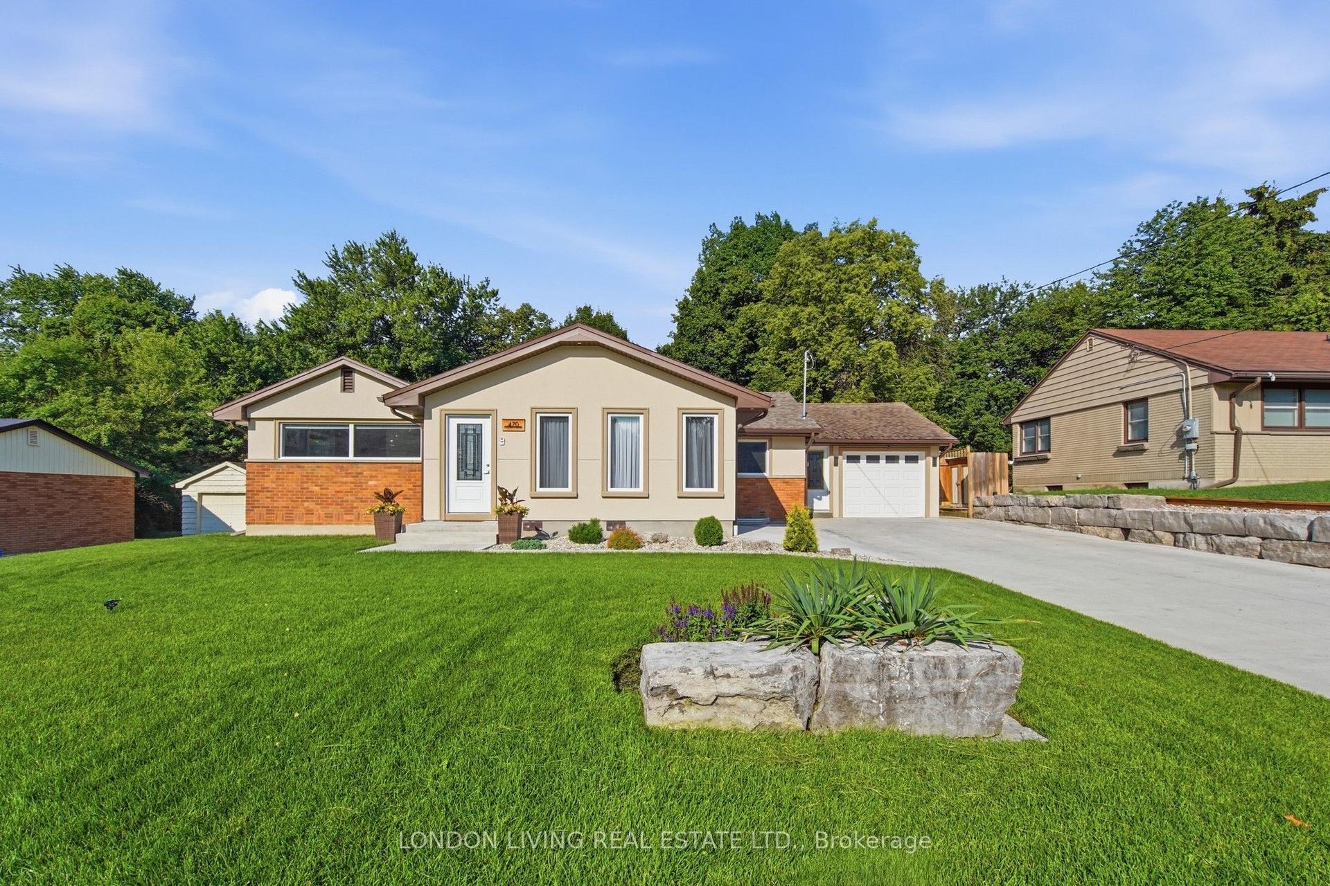 470 Coombs Avenue, London North — Detached for sale, photo 1