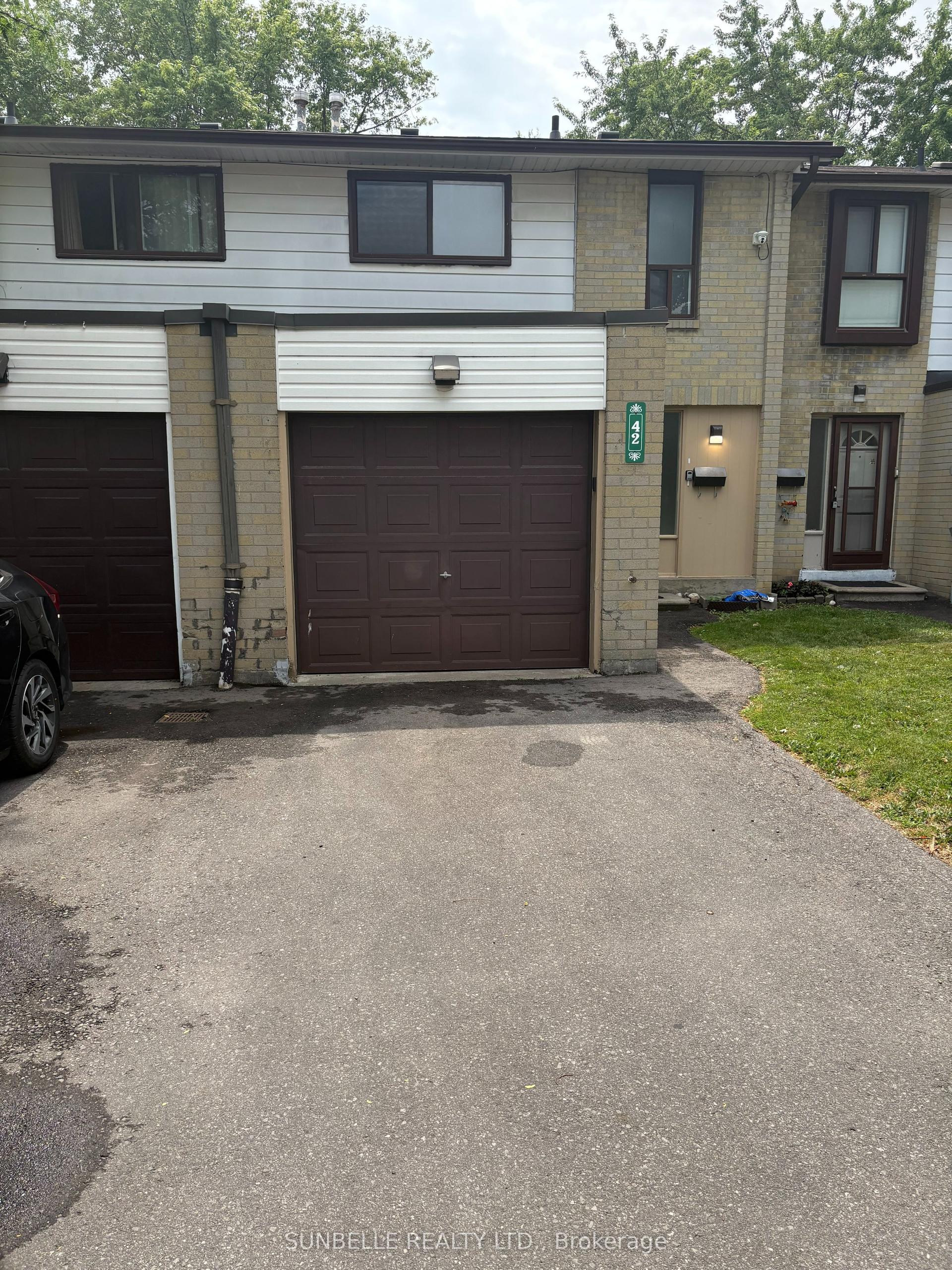 42 Fleetwood Crescent, Brampton — Condo Town for sale, photo 1