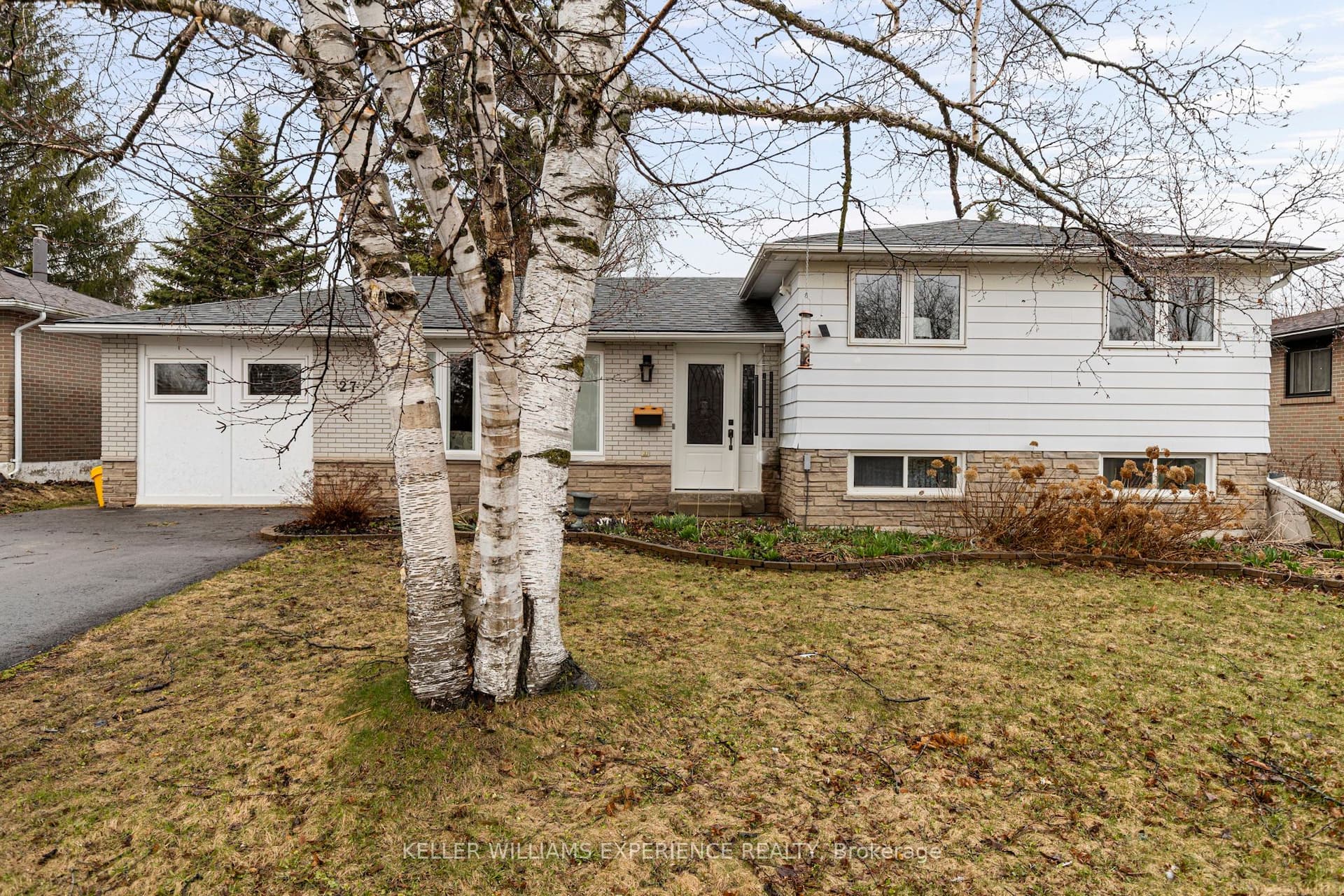 27 Rustic Crescent — photo 1