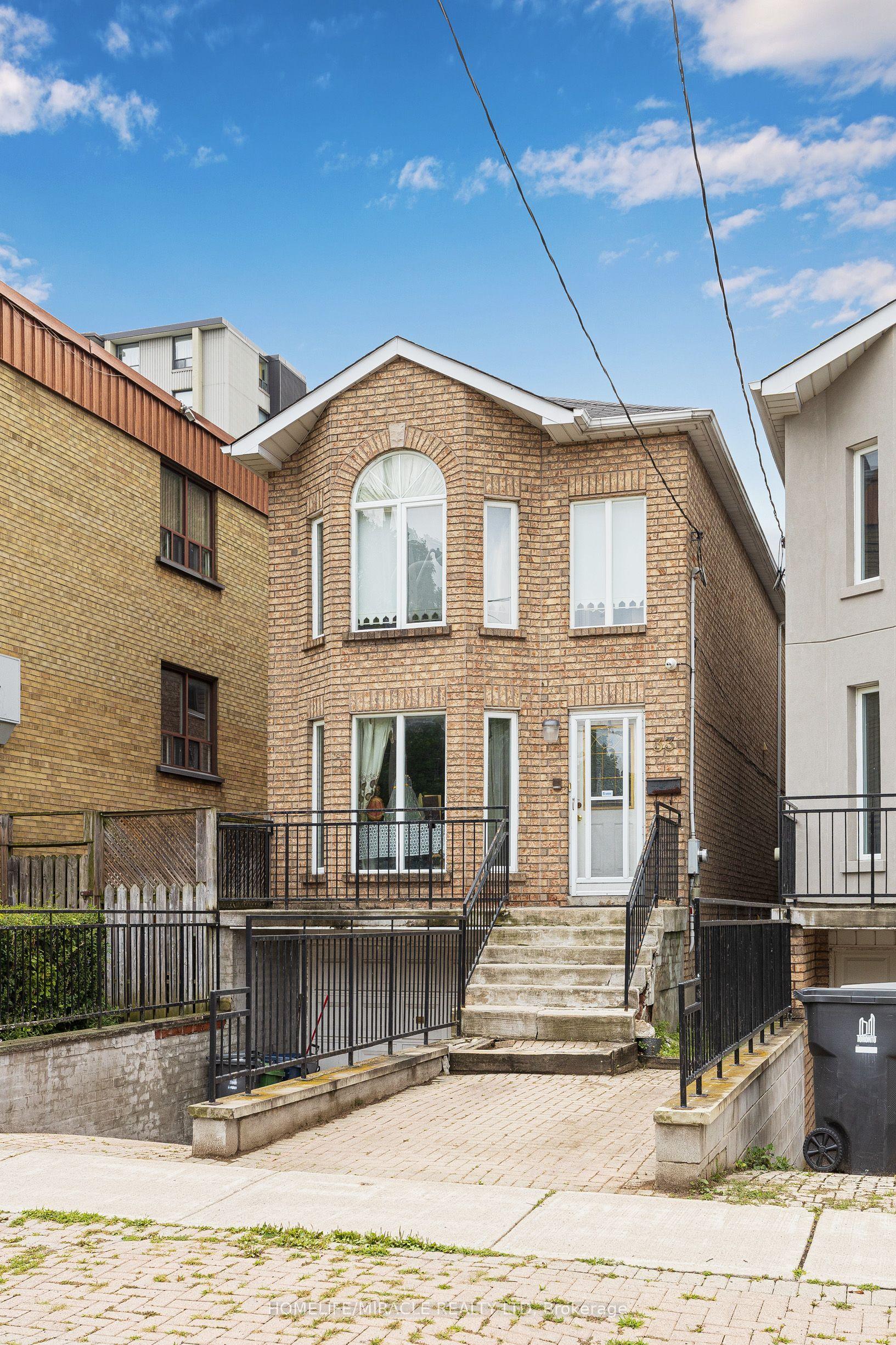 33 Torrens Avenue, Toronto — Detached for sale, photo 1