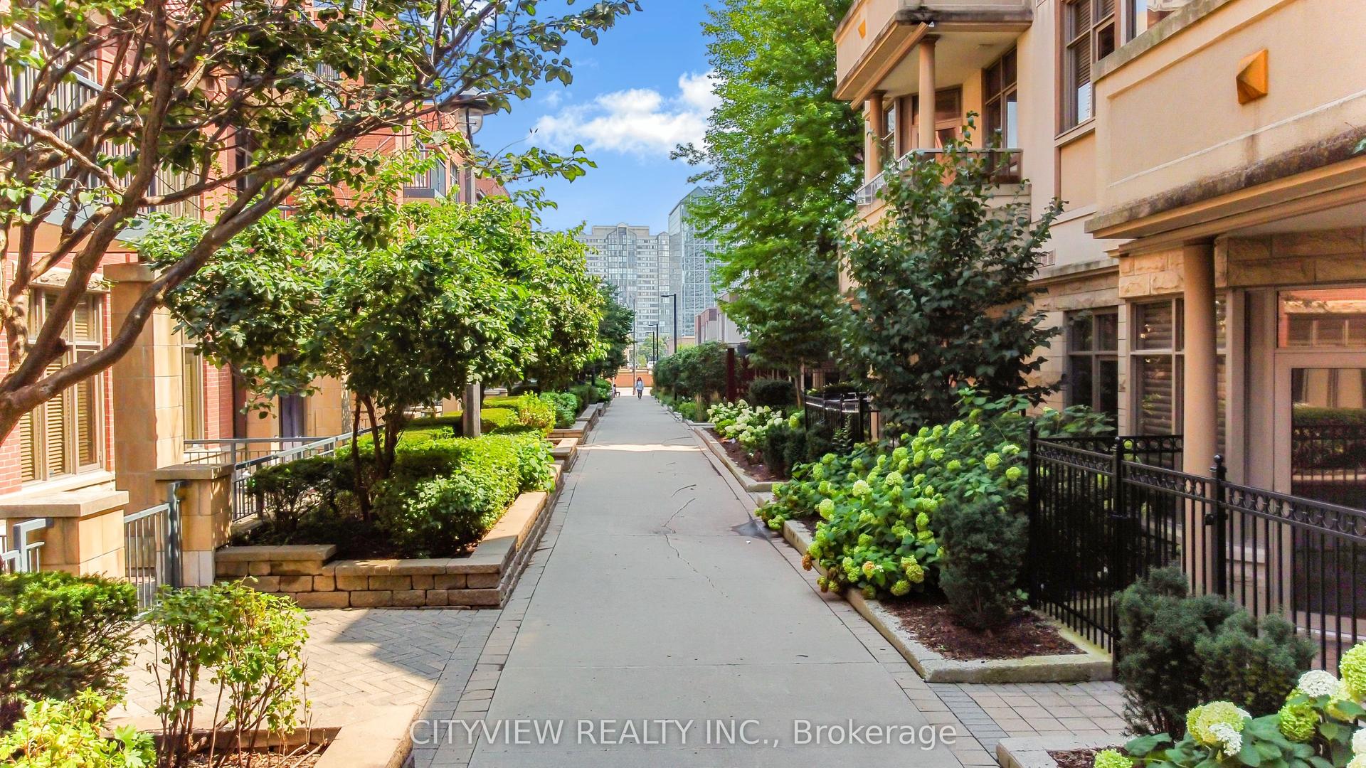 320 City Centre Drive 109 #109, Mississauga — Condo for sale, photo 1