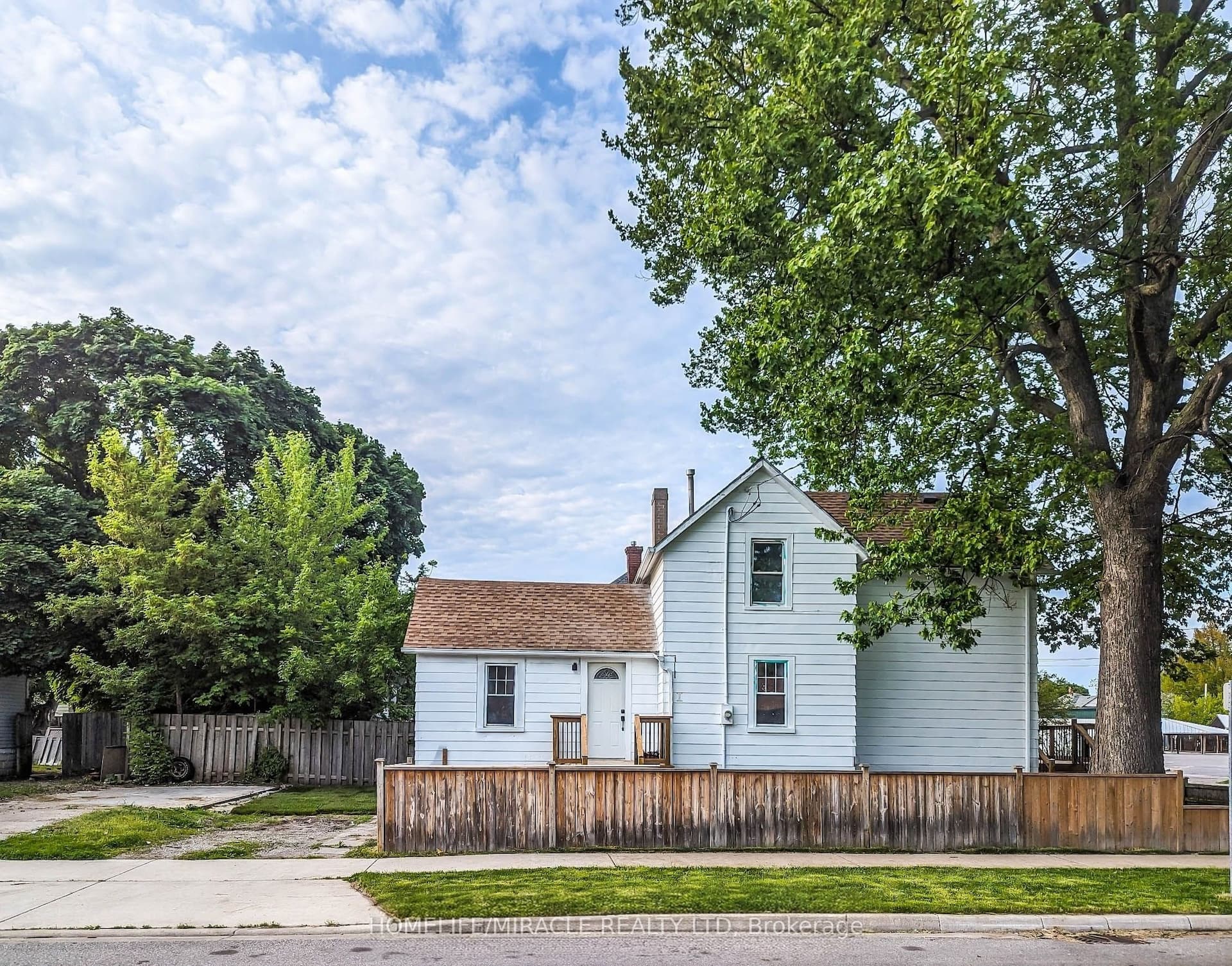 137 Proctor Street — photo 1