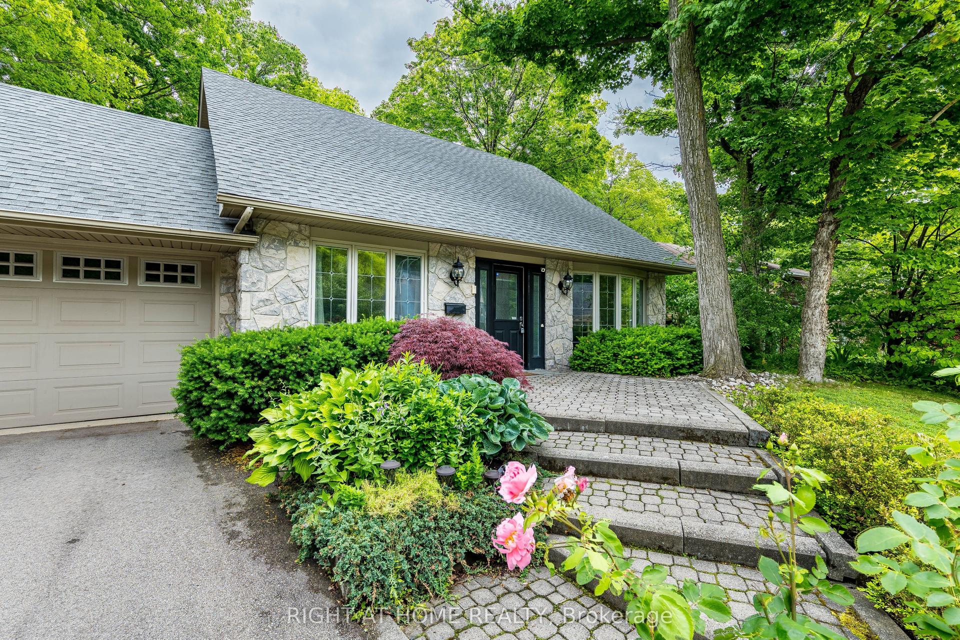 1941 Four Seasons Drive, Burlington — Detached for sale, photo 1