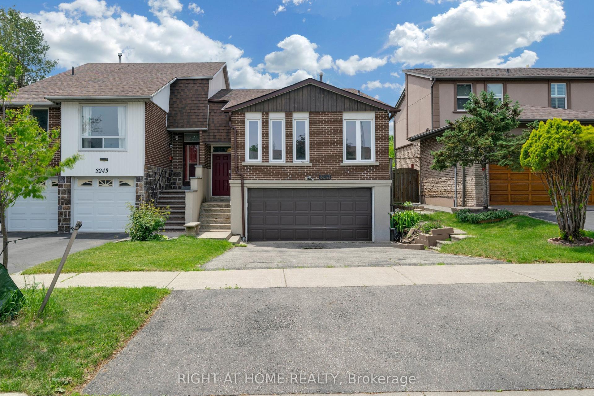 3241 Mccarthy Court, Mississauga — Semi-Detached for sale, photo 1