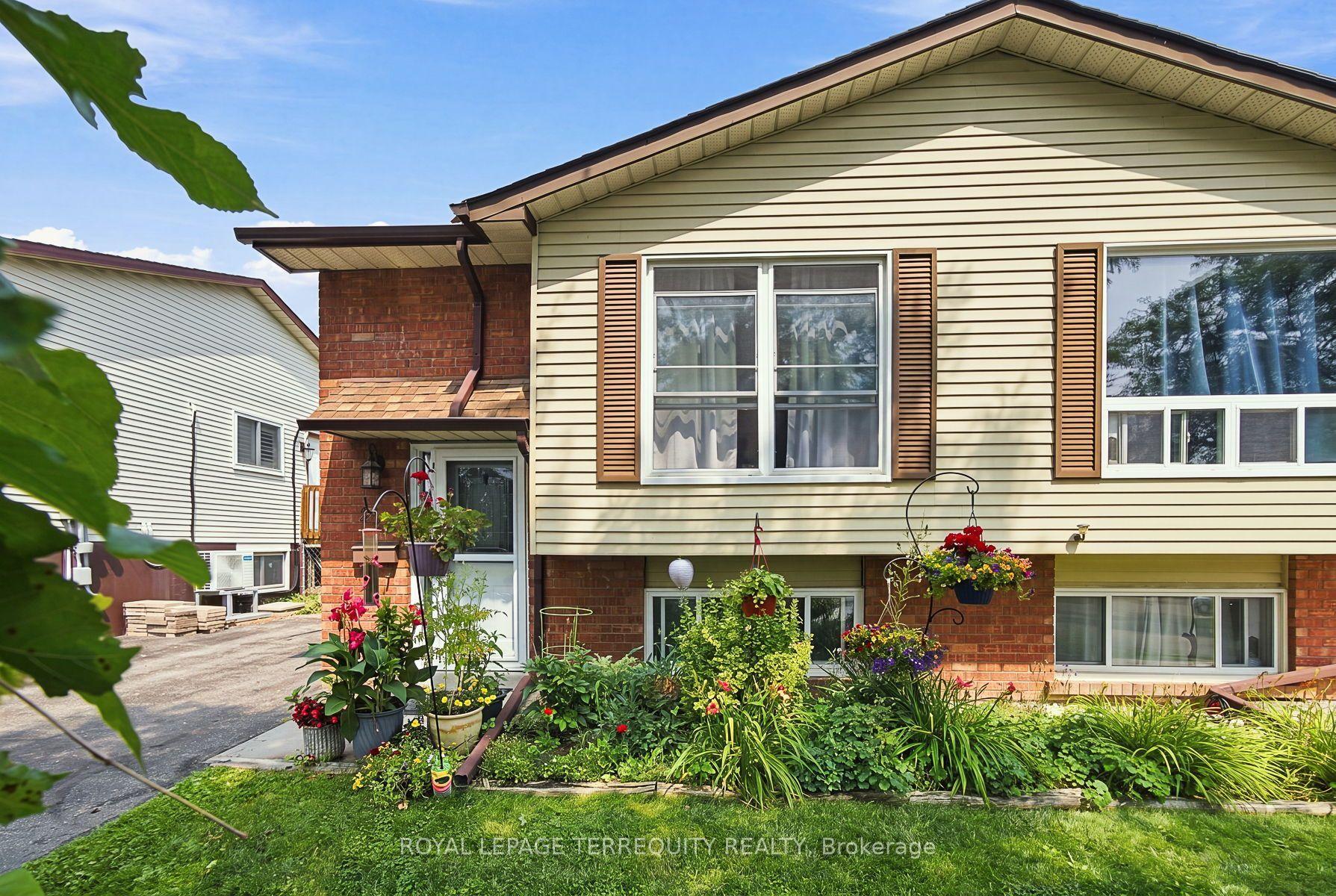 224 Medina Court, Oshawa — Semi-Detached for sale, photo 1