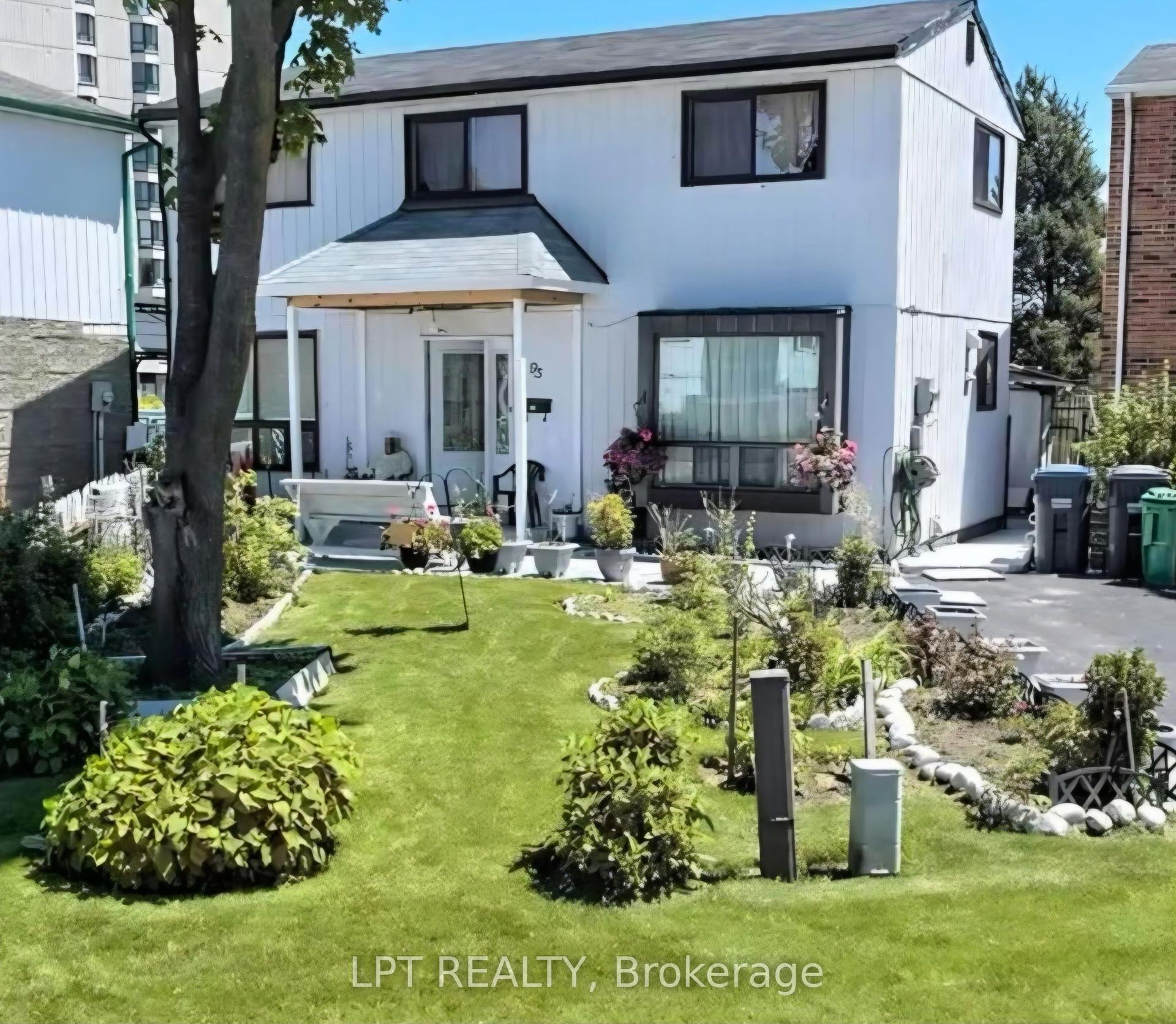 95 Huntingwood Crescent — photo 1