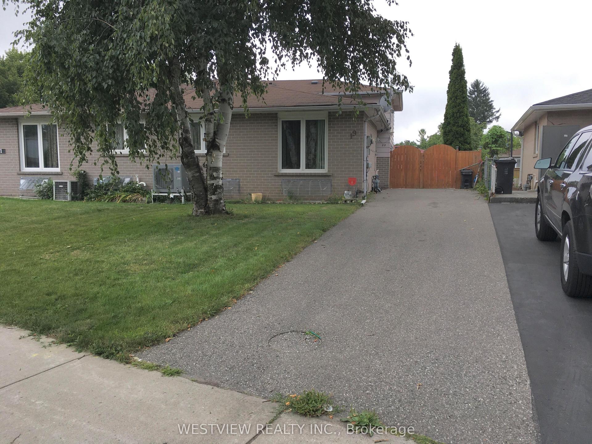 19 Coxworth Crescent, Toronto — Semi-Detached for lease, photo 1