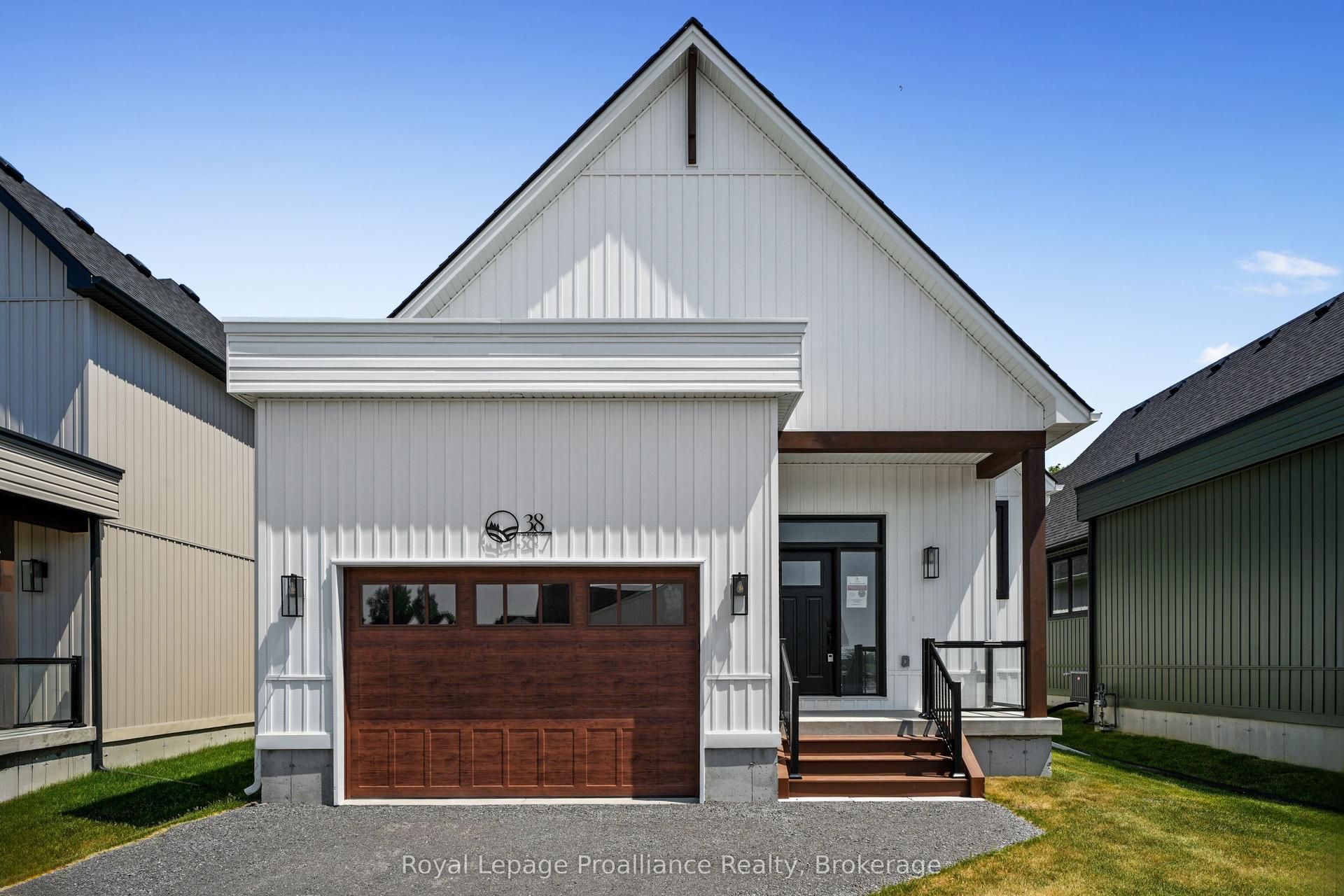 38 Hollingsworth Street — photo 1