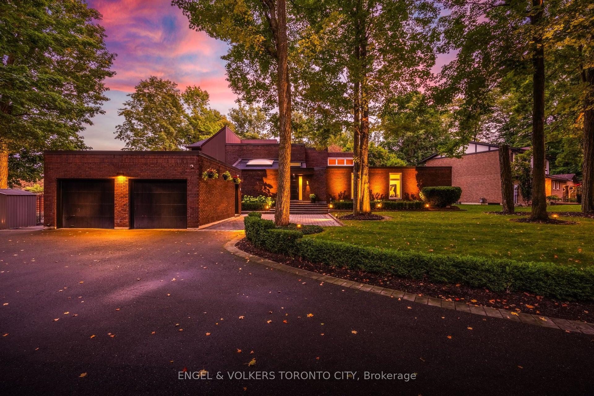 11 Cedarwood Crescent, King — Detached for sale, photo 1