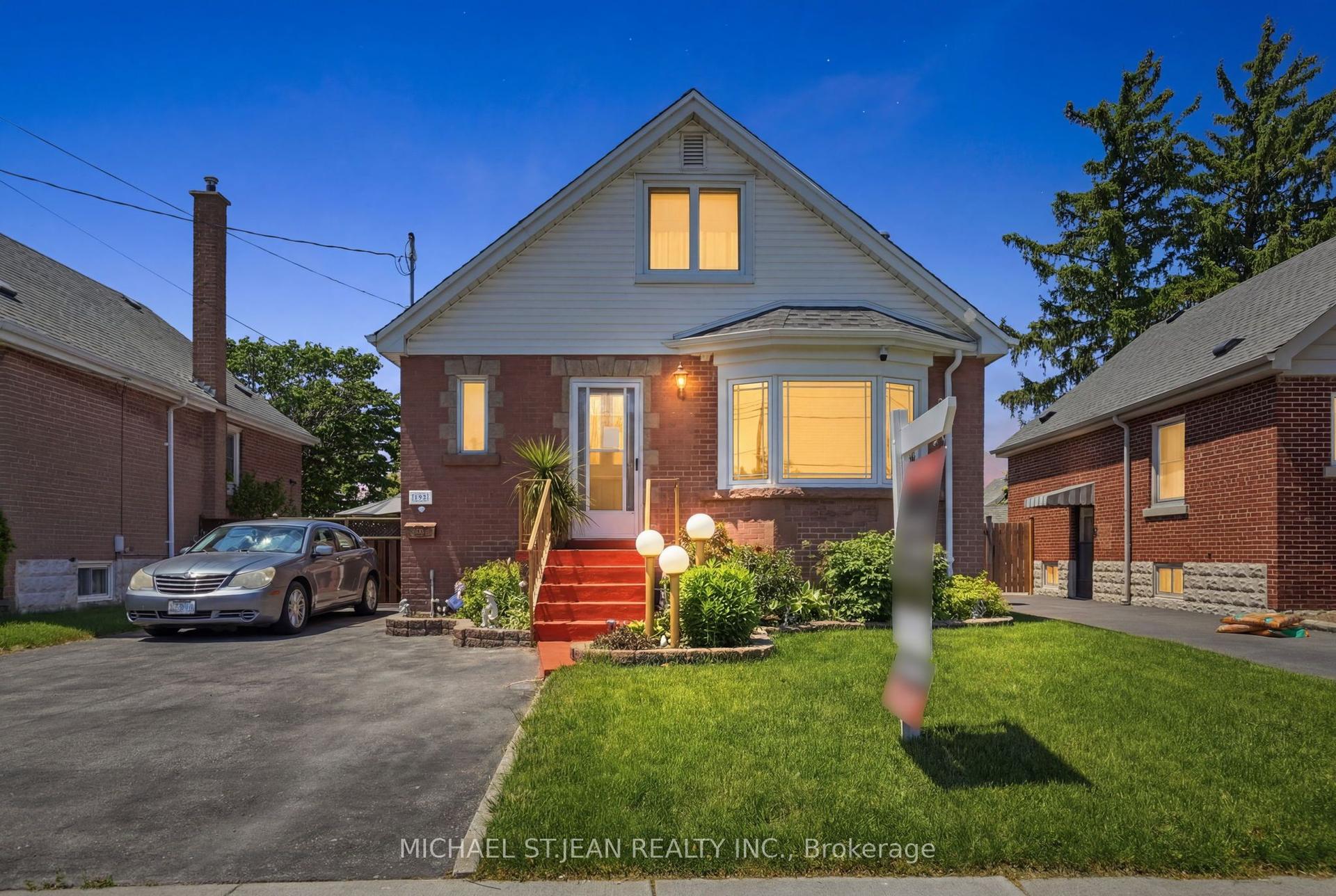 192 Parkdale Avenue S — photo 1