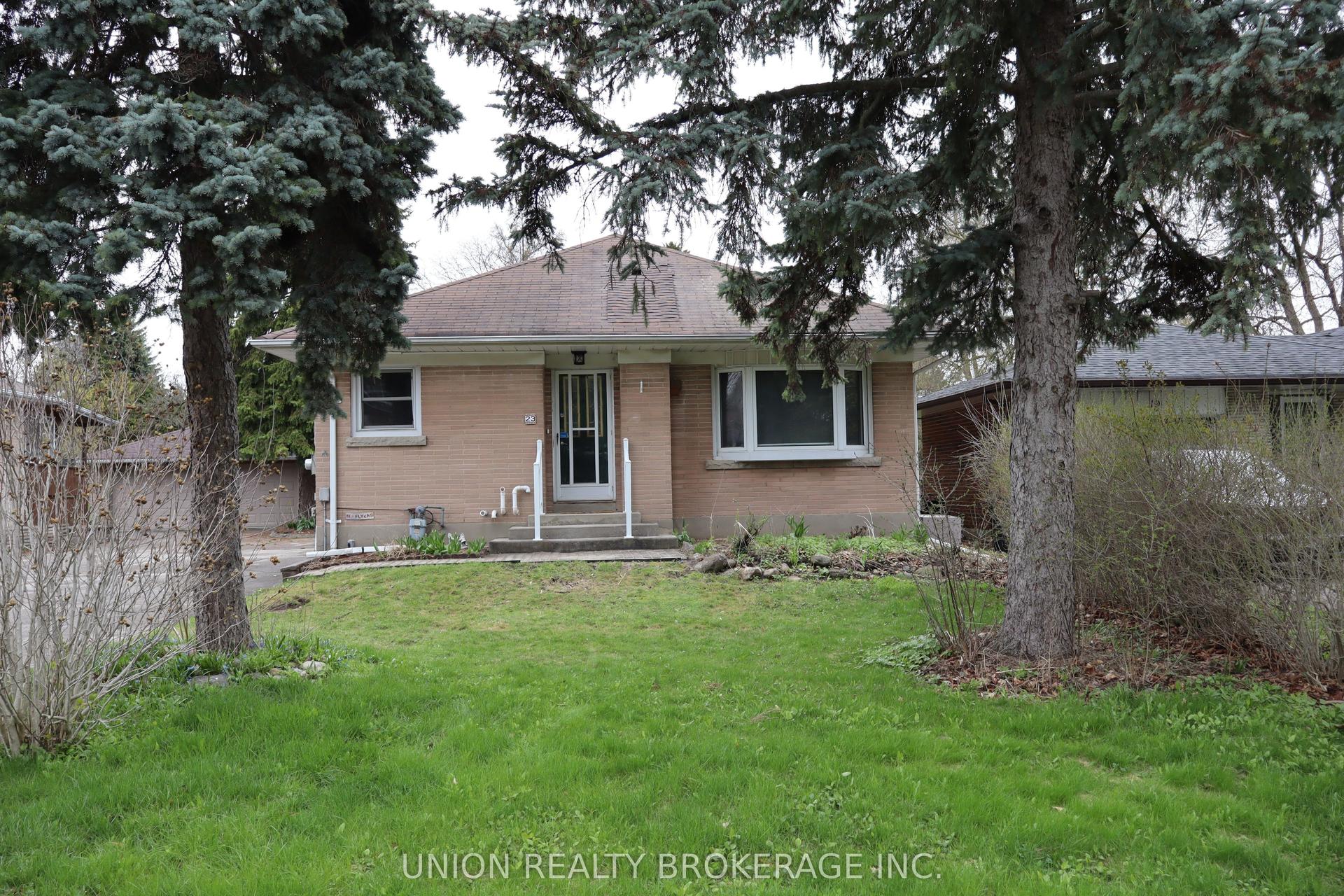 23 Cedarview Drive Main Floor #Main Floor — photo 1