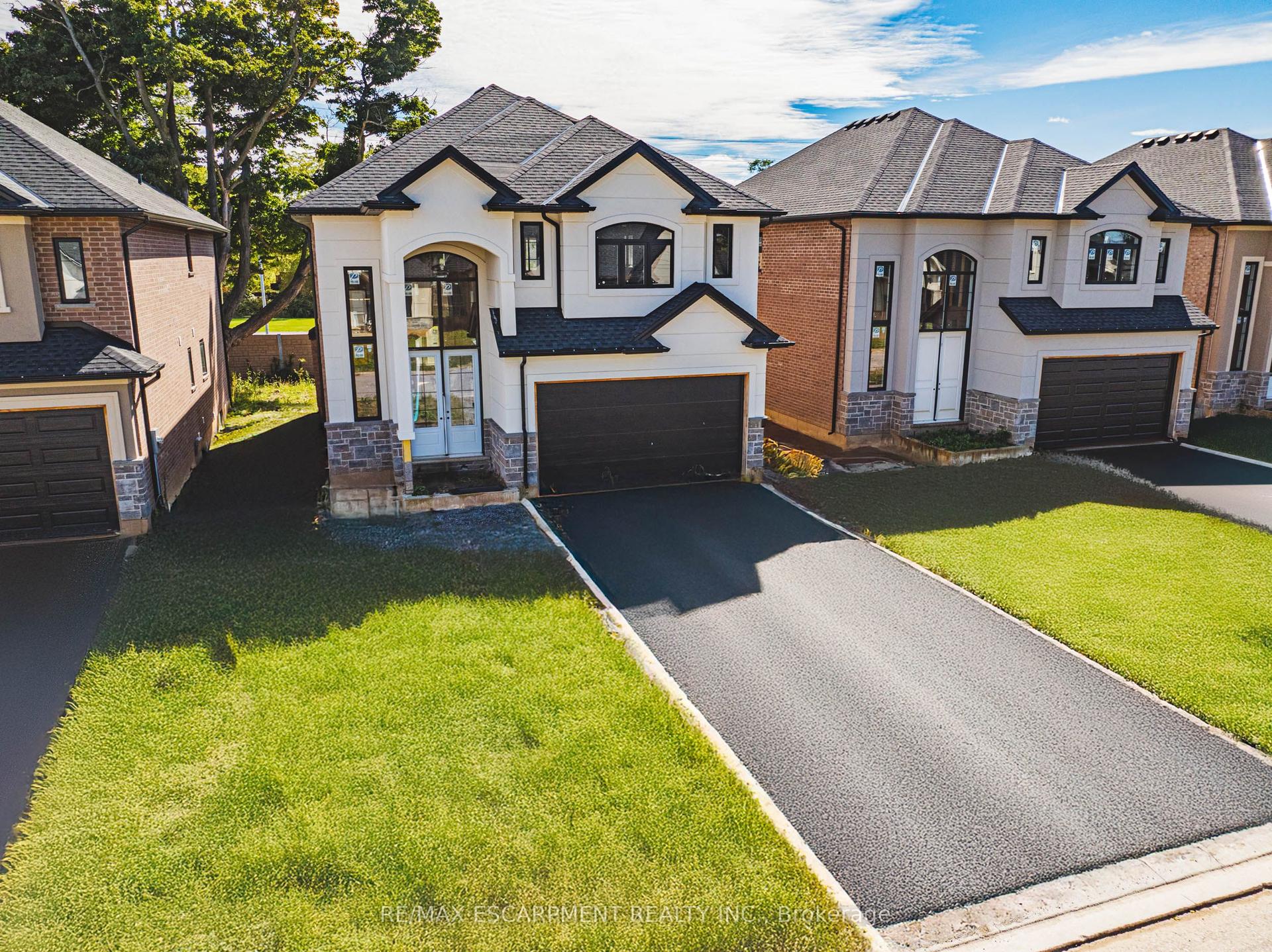 48 Cesar Place — photo 1