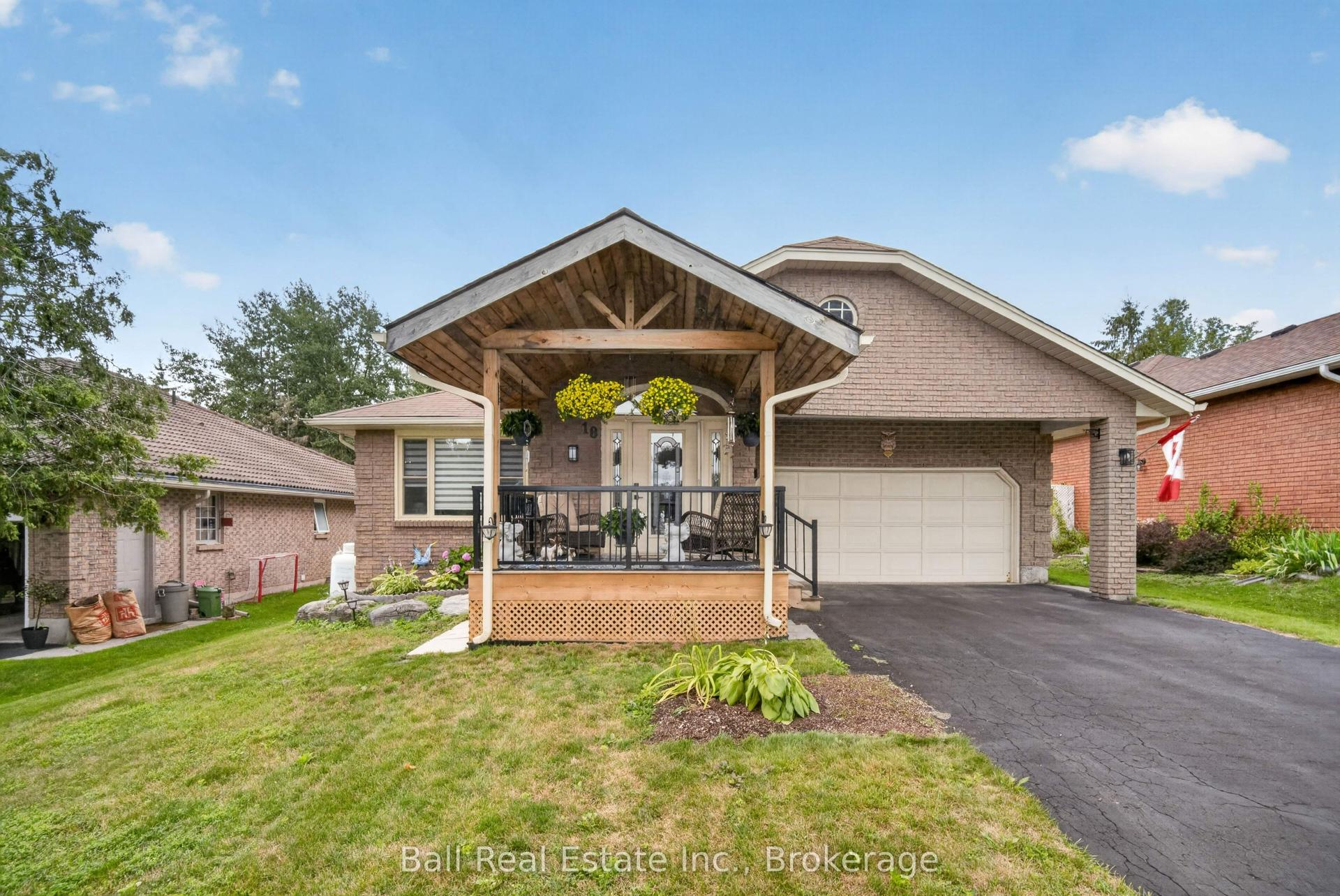 18 Russell Hill Road, Kawartha Lakes — Detached for sale, photo 1
