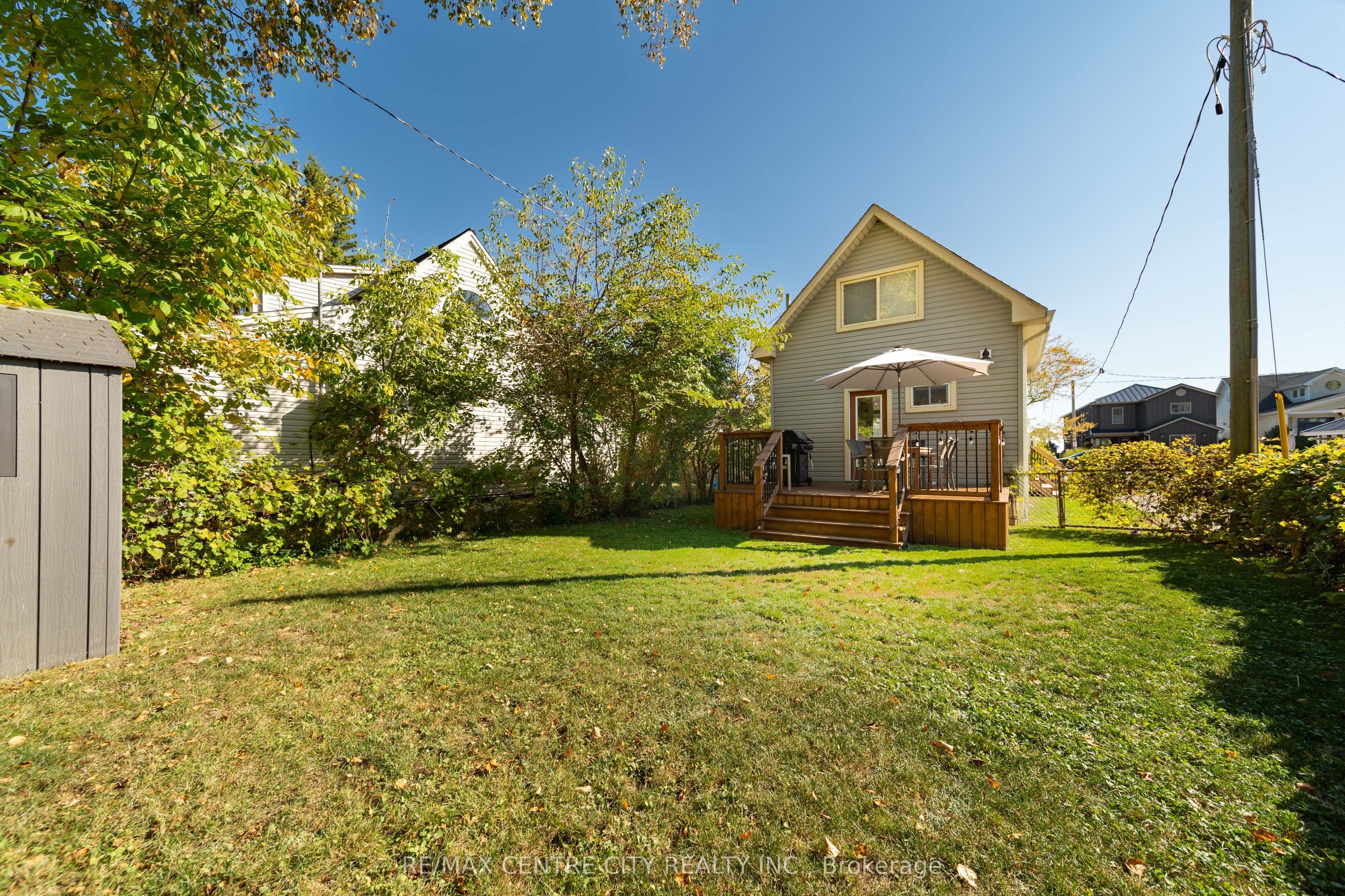 417 Edith Cavell Boulevard — photo 1