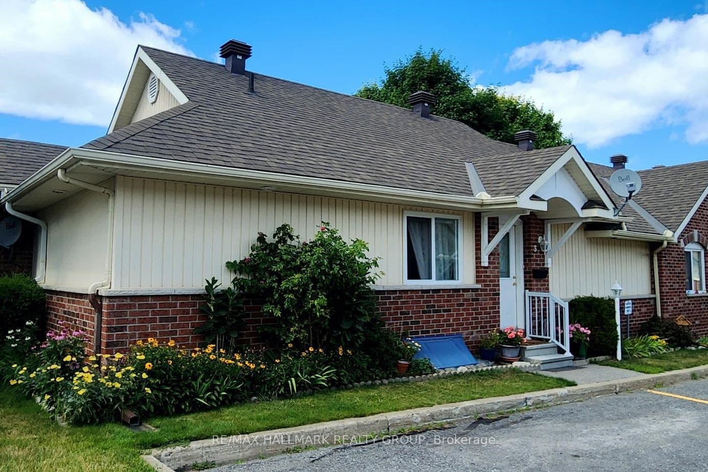 3 Daphne Crescent — photo 1