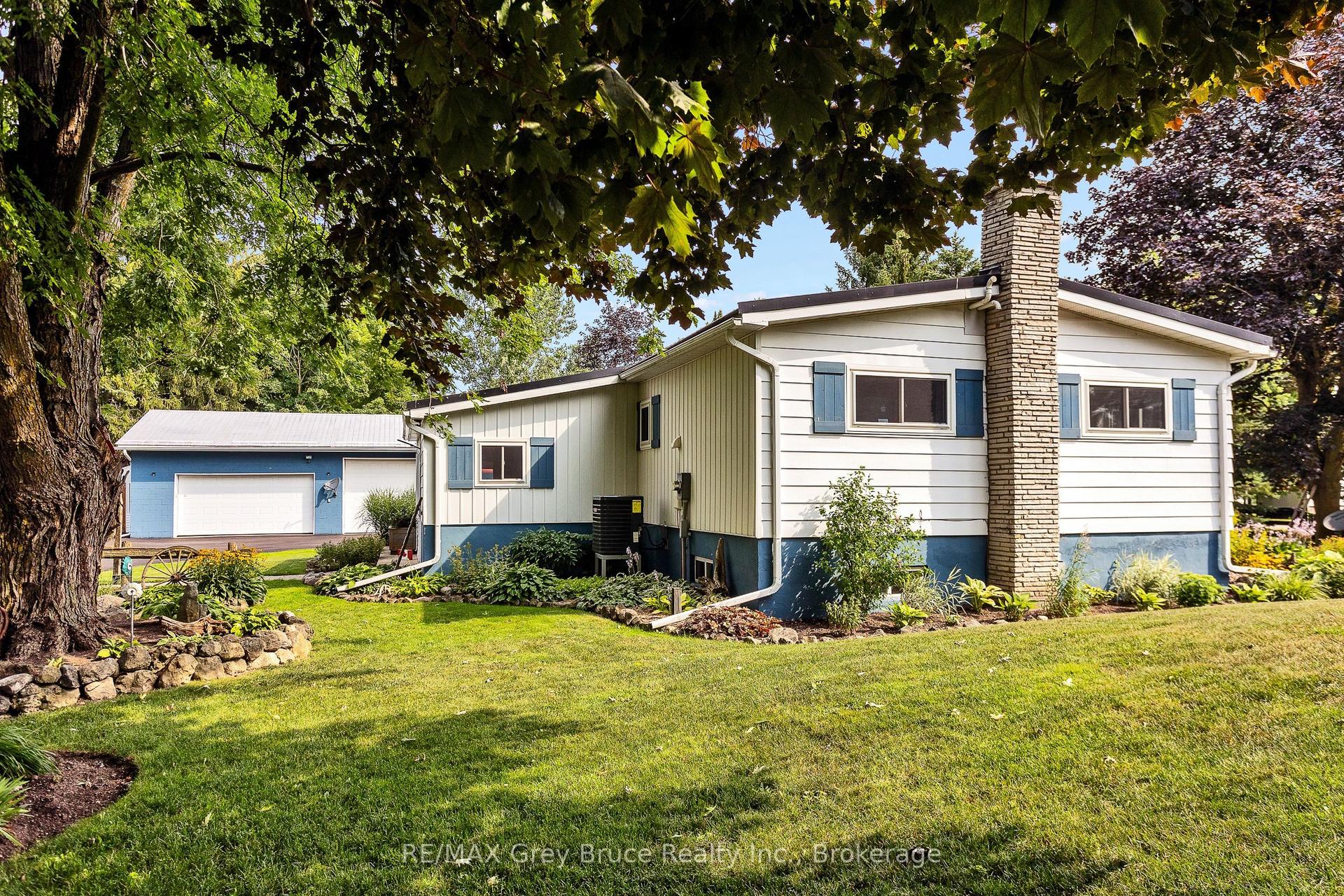 21571 Grey Rd 16 Road E, Georgian Bluffs — Detached for sale, photo 1