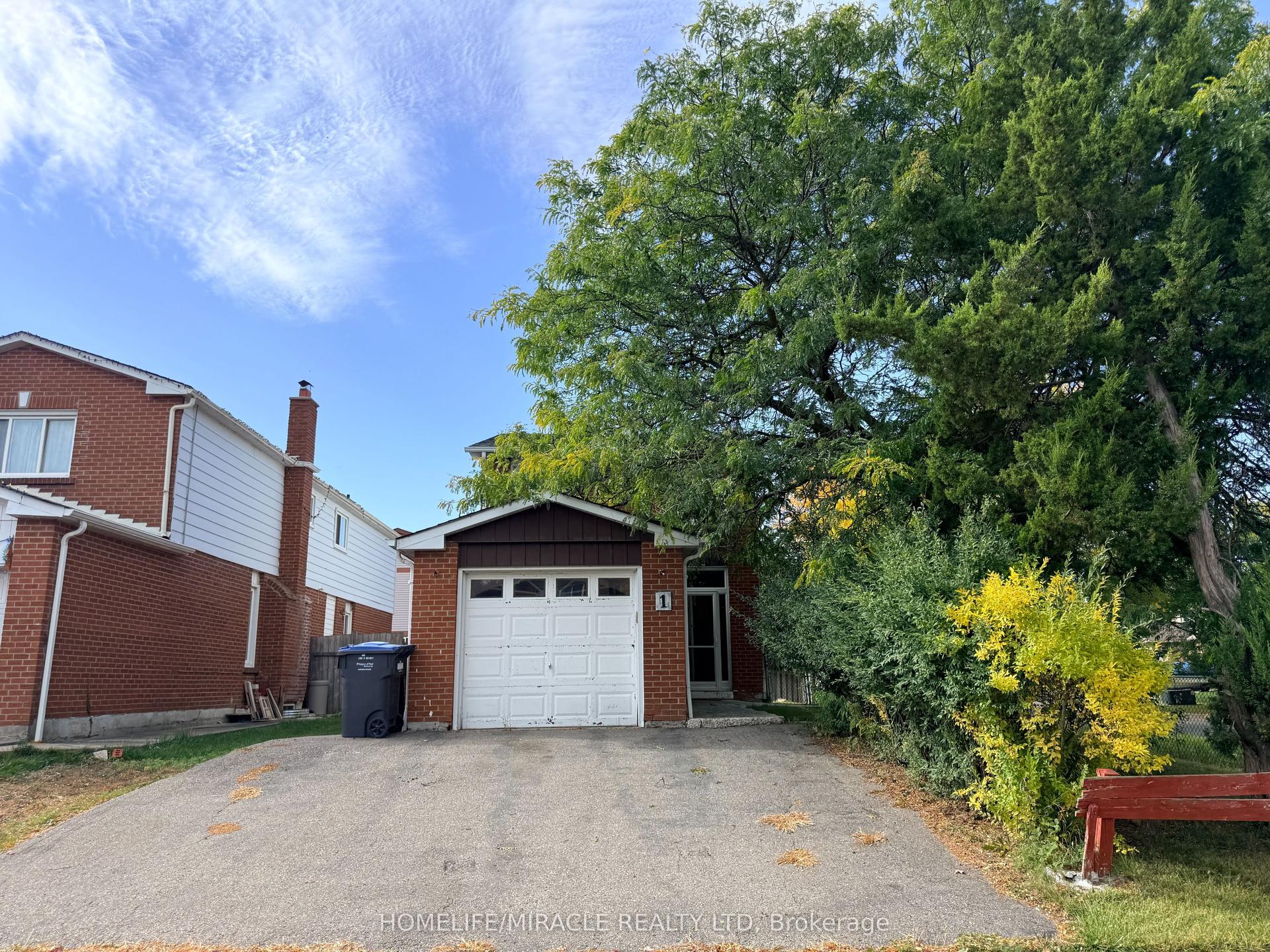 1 Hudson Drive, Brampton — Detached for sale, photo 1
