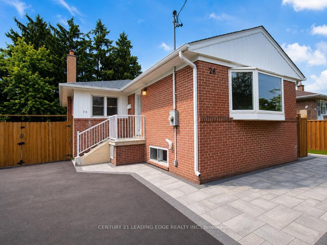 28 Eringate Drive, Toronto — Detached for lease, photo 1