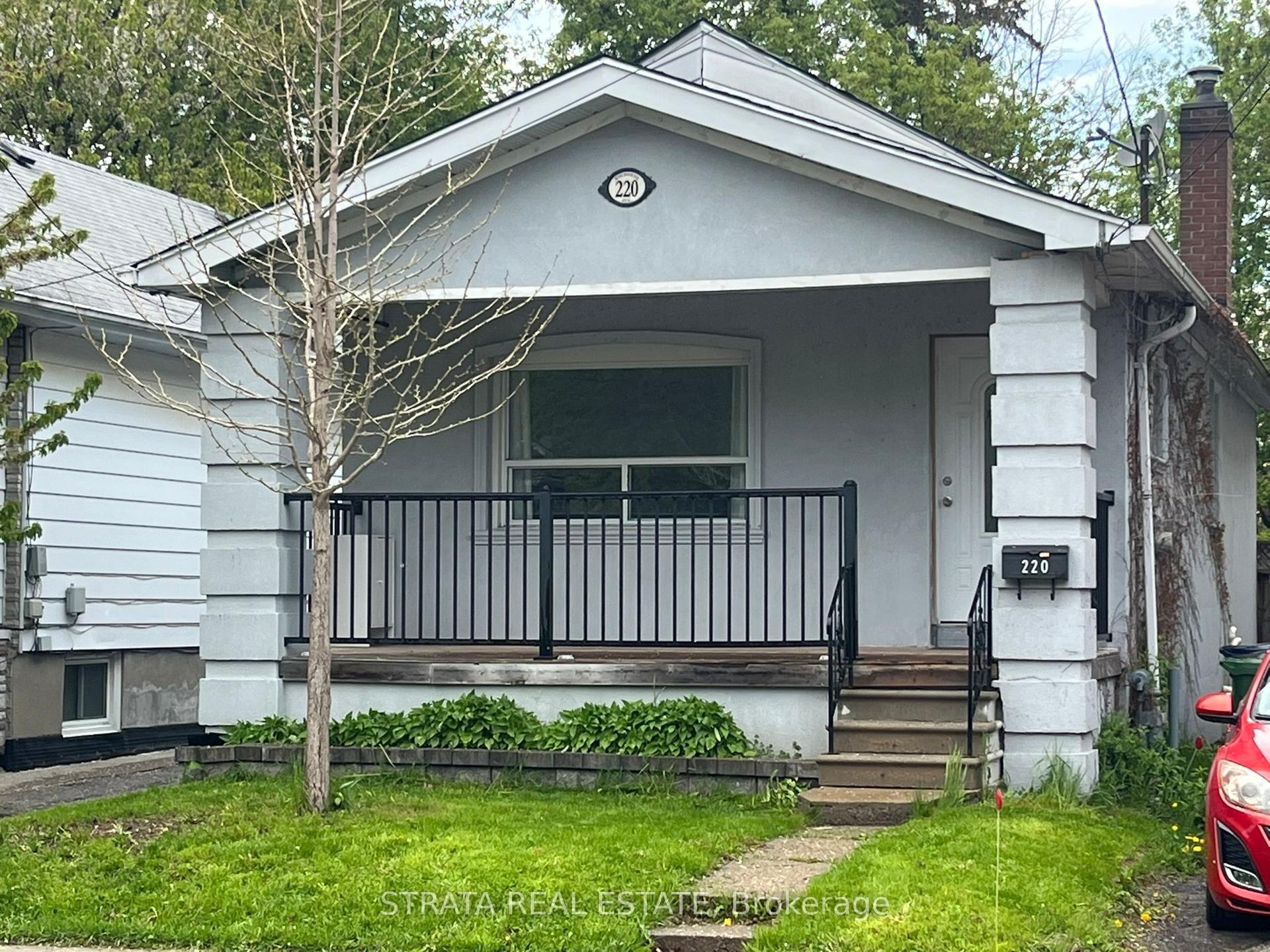 220 Holborne Avenue — photo 1