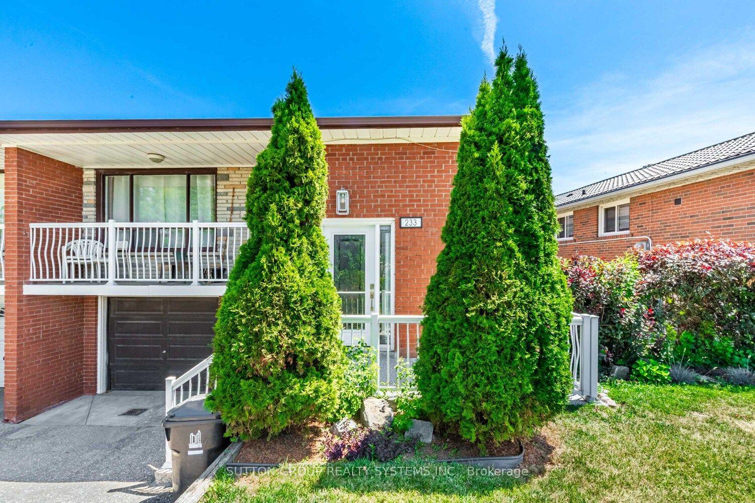 233 Hullmar Drive Upper #Upper, Toronto — Semi-Detached for lease, photo 1