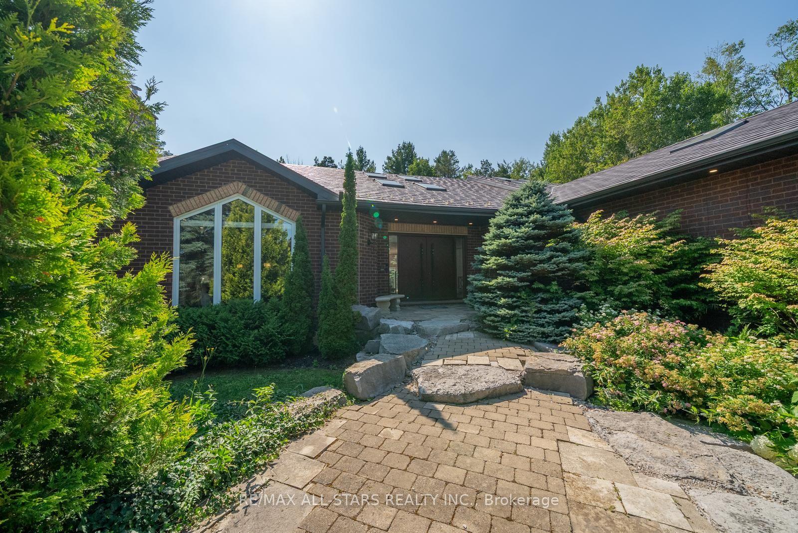 64 Woodbridge Circle — photo 1