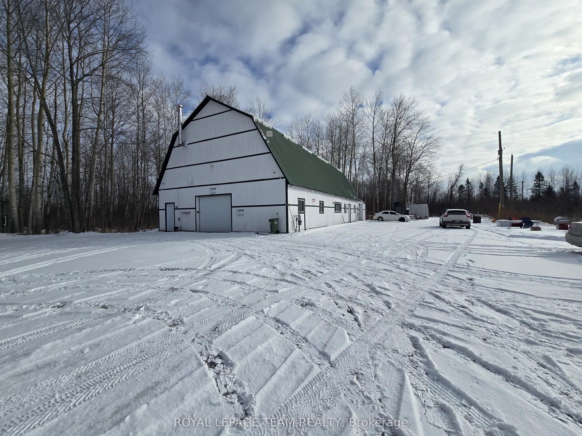 106-116 Constance Creek Drive — photo 1