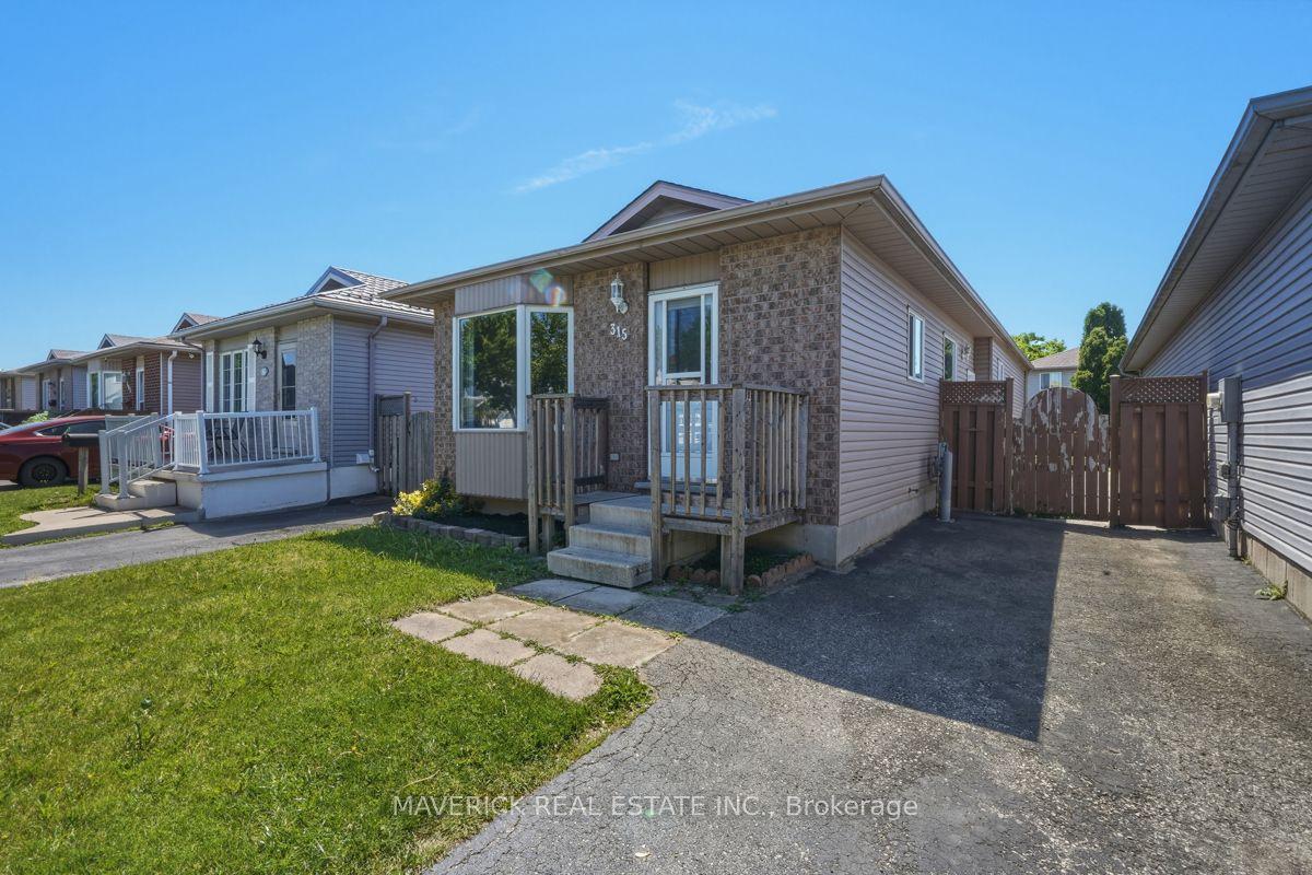 315 Simpson Crescent — photo 1