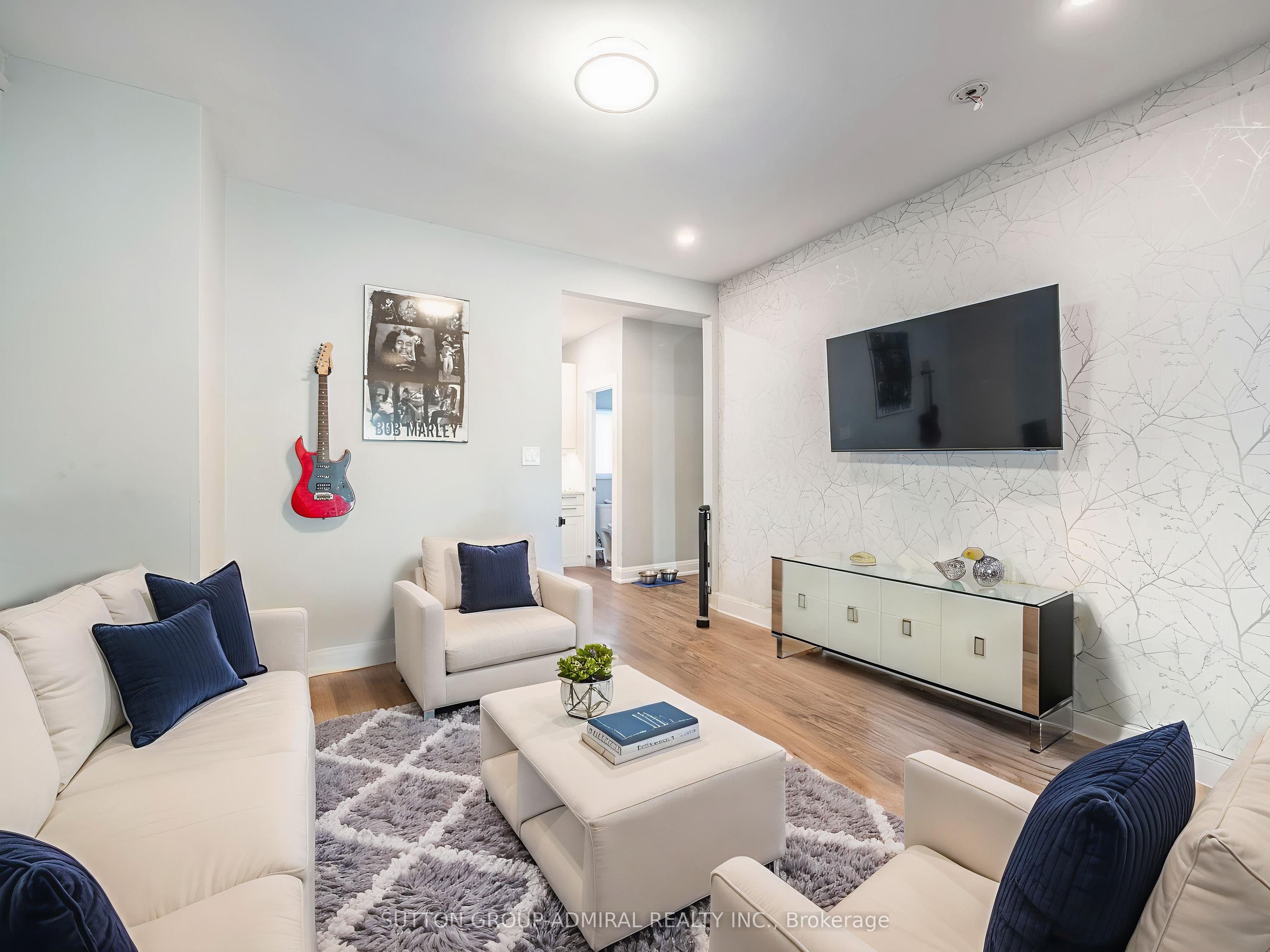 76 Grey Street — photo 1