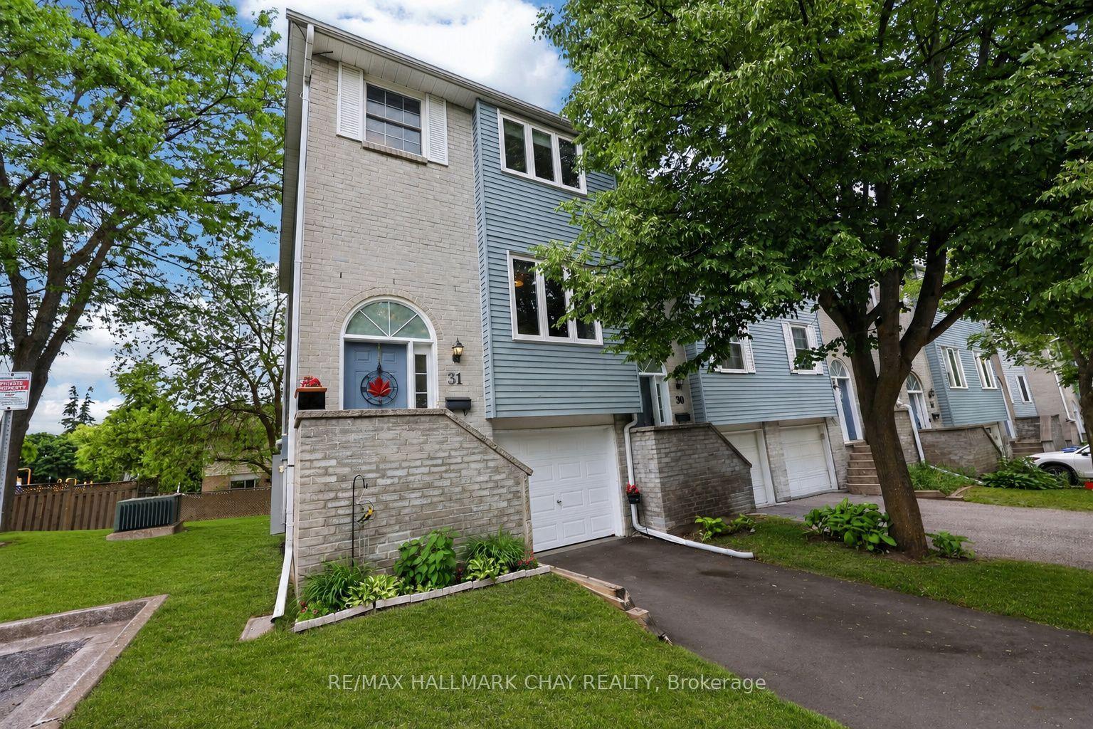 31 Harmony Circle, Bradford West Gwillimbury — Condo Town for sale, photo 1