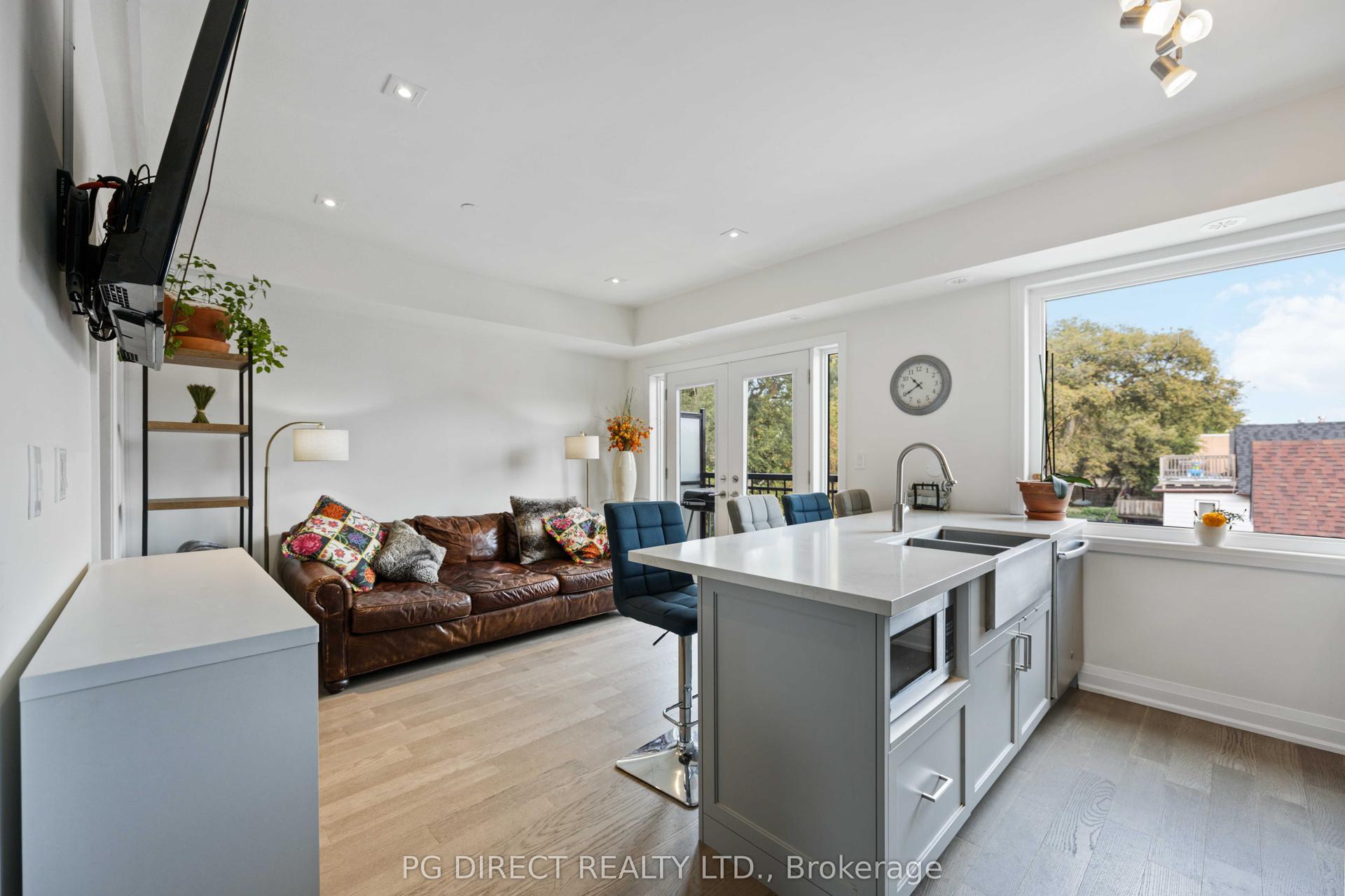 100 Coxwell Avenue 18 #18, Toronto — Condo Town for sale, photo 1