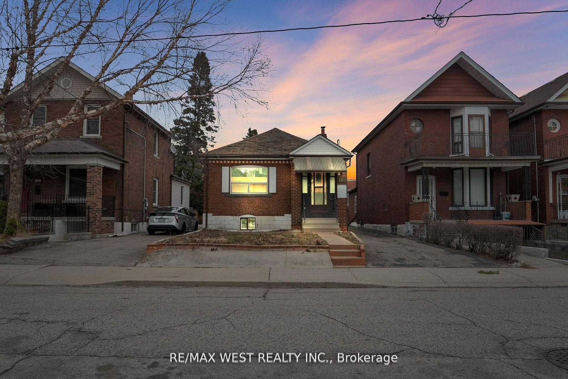 661 Beresford Avenue, Toronto — Detached for sale, photo 1