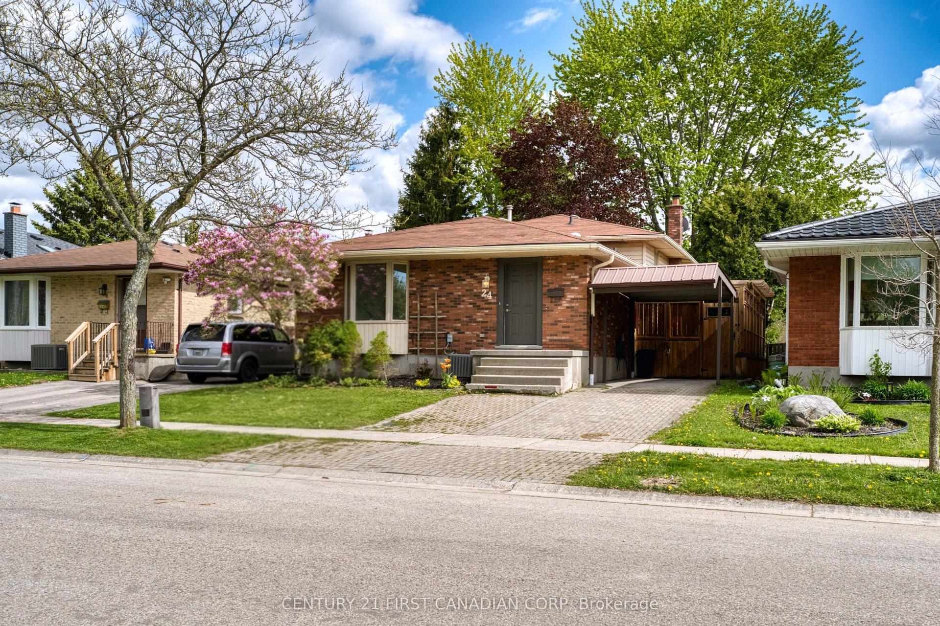 24 Blanchard Crescent — photo 1