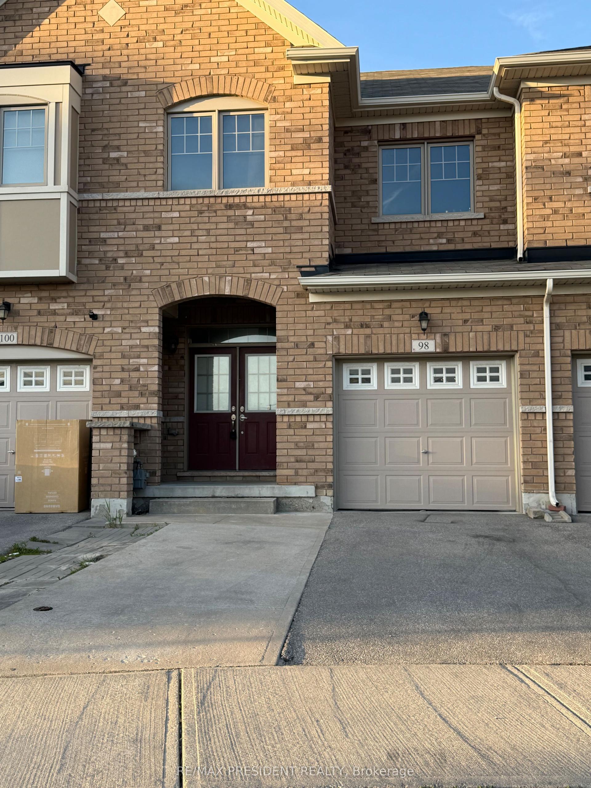 98 Davenfield Circle E — photo 1
