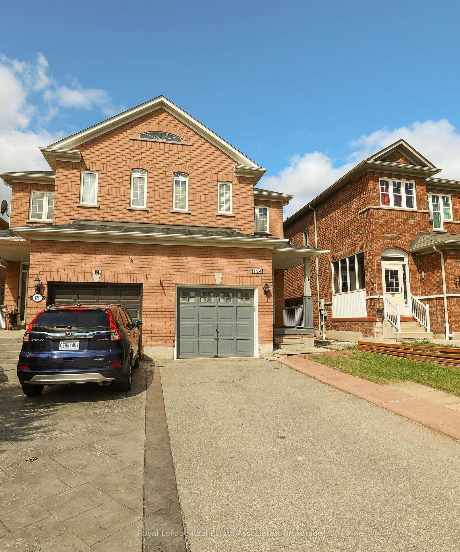 124 Nathaniel Crescent — photo 1
