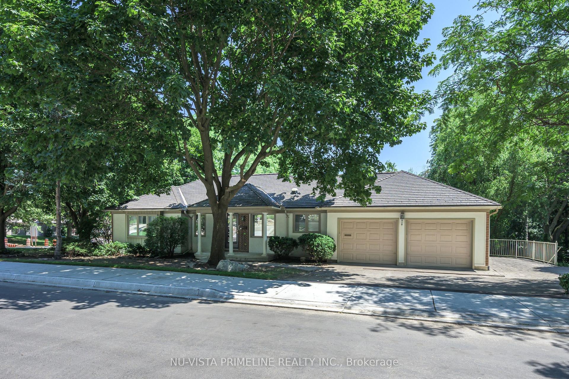 98 Shavian Boulevard, London North — Detached for sale, photo 1