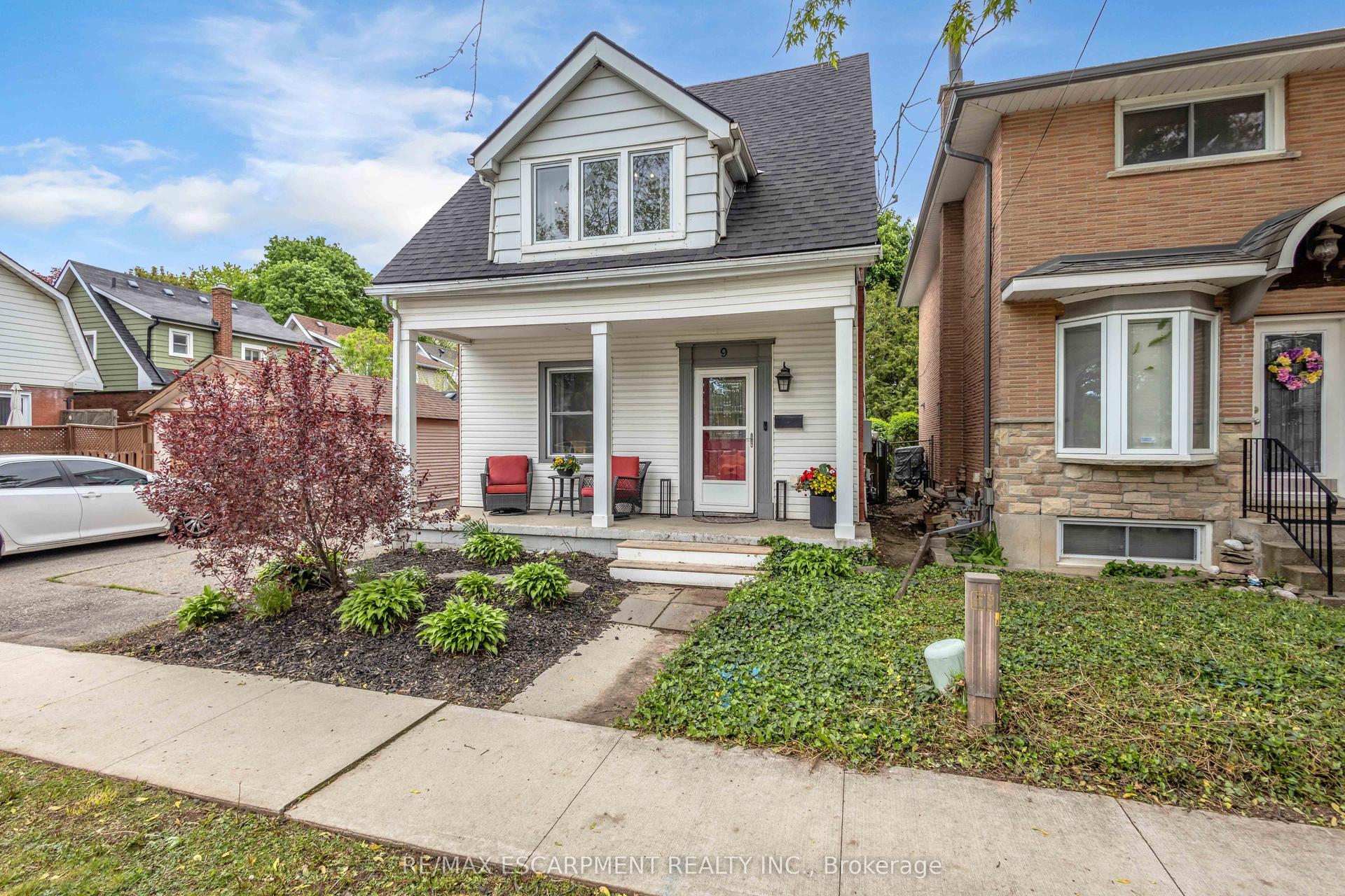 9 Aylmer Street, Brantford — Detached for sale, photo 1