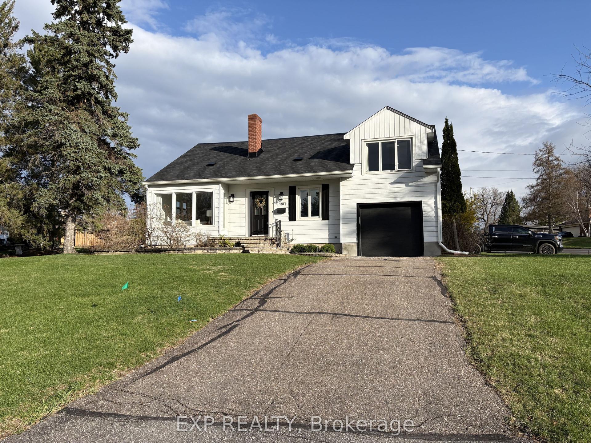 150 Stevenson Crescent — photo 1