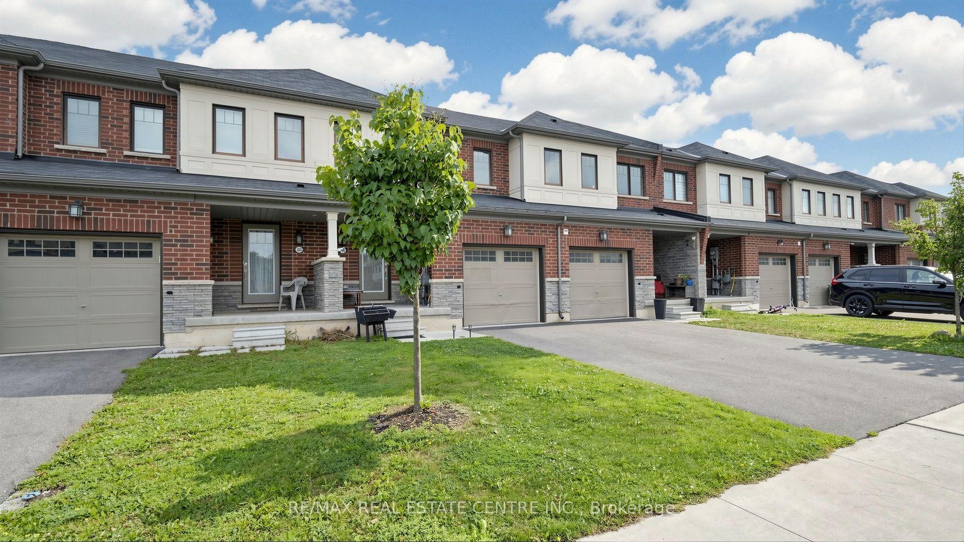 300 Bedrock Drive, Hamilton — Townhouse for sale, photo 1