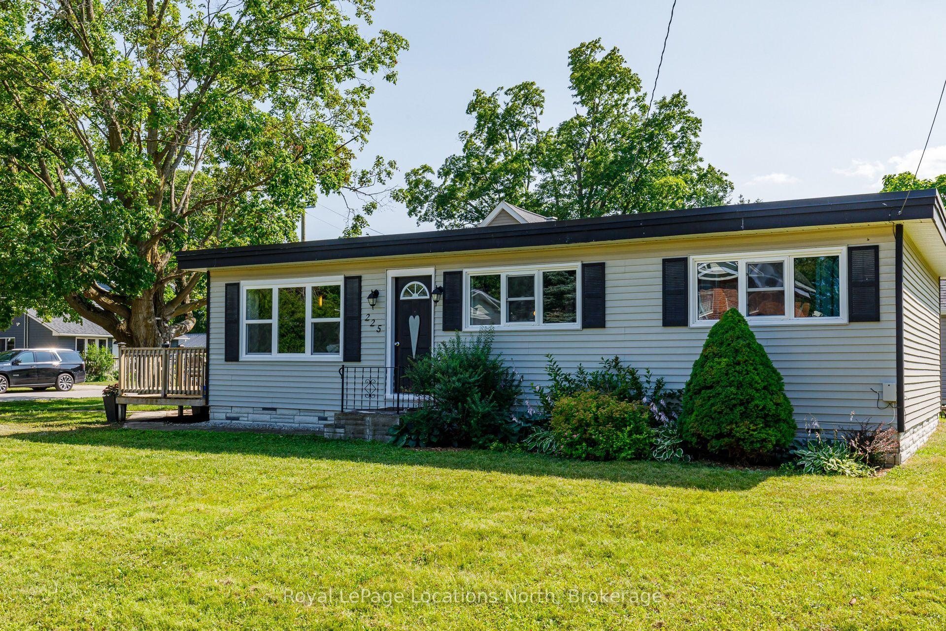 225 Cherry Street, Clearview — Detached for sale, photo 1