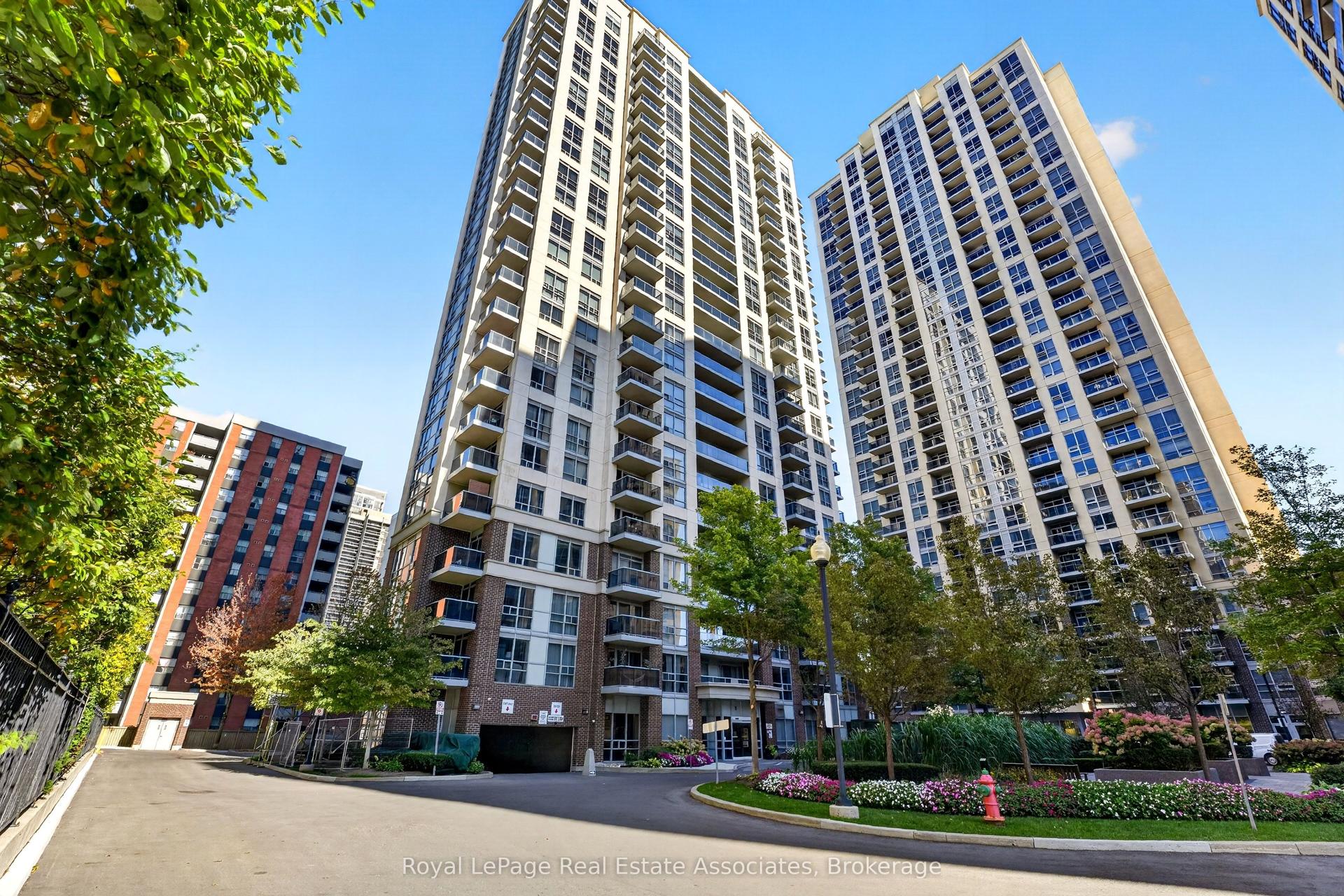 5 Michael Power Place 1804 #1804, Toronto — Condo for sale, photo 1