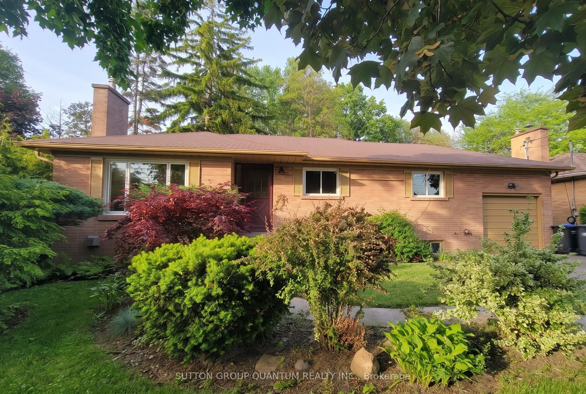 2395 Edenhurst Drive — photo 1