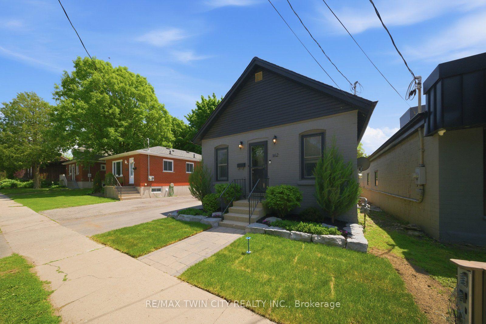 162 Grand River Avenue, Brantford — Detached for sale, photo 1