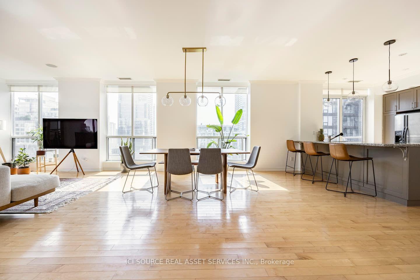 250 Wellington Street W PH40 #PH40, Toronto — Condo for lease, photo 1