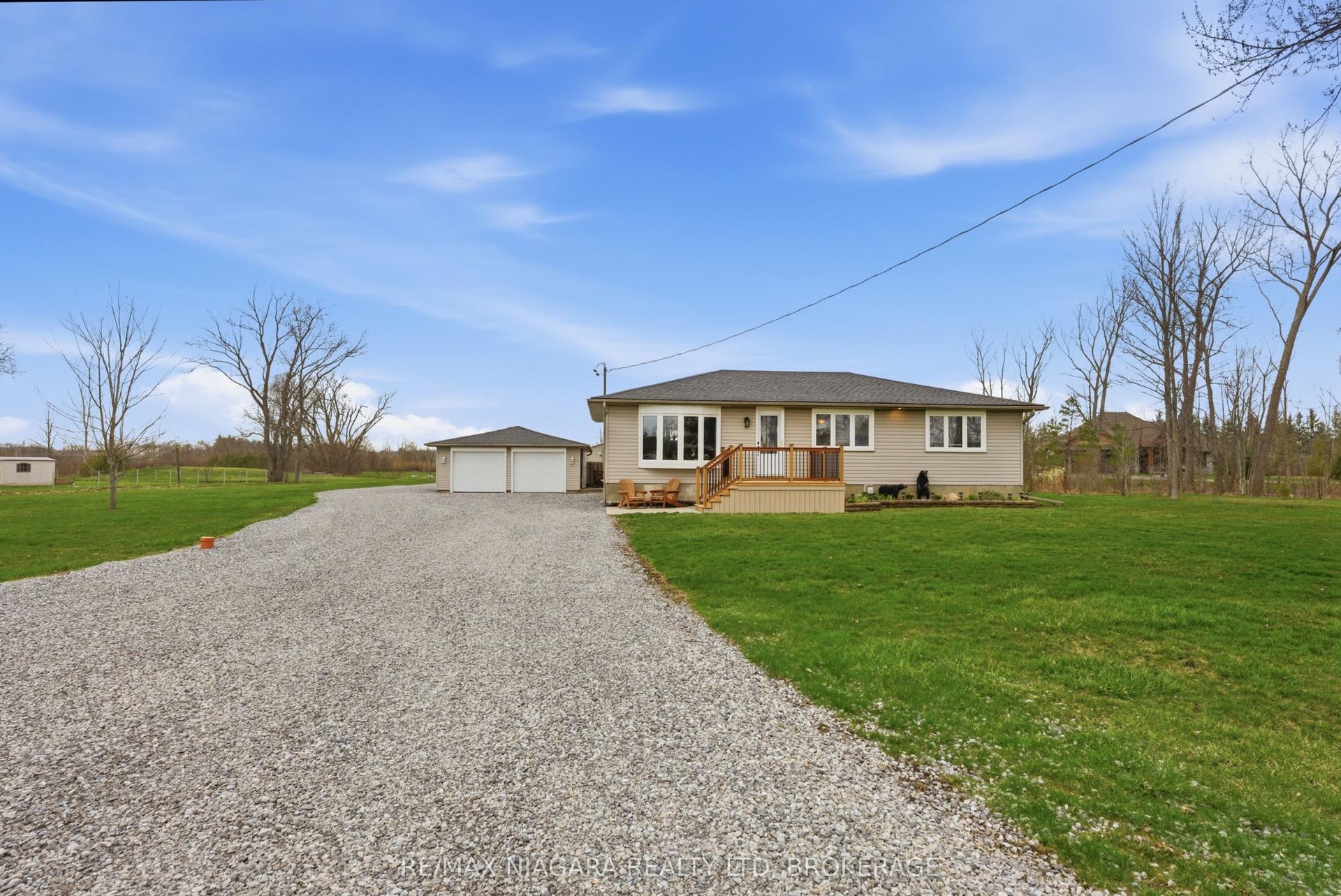 566 HOLLOWAY BAY Road — photo 1