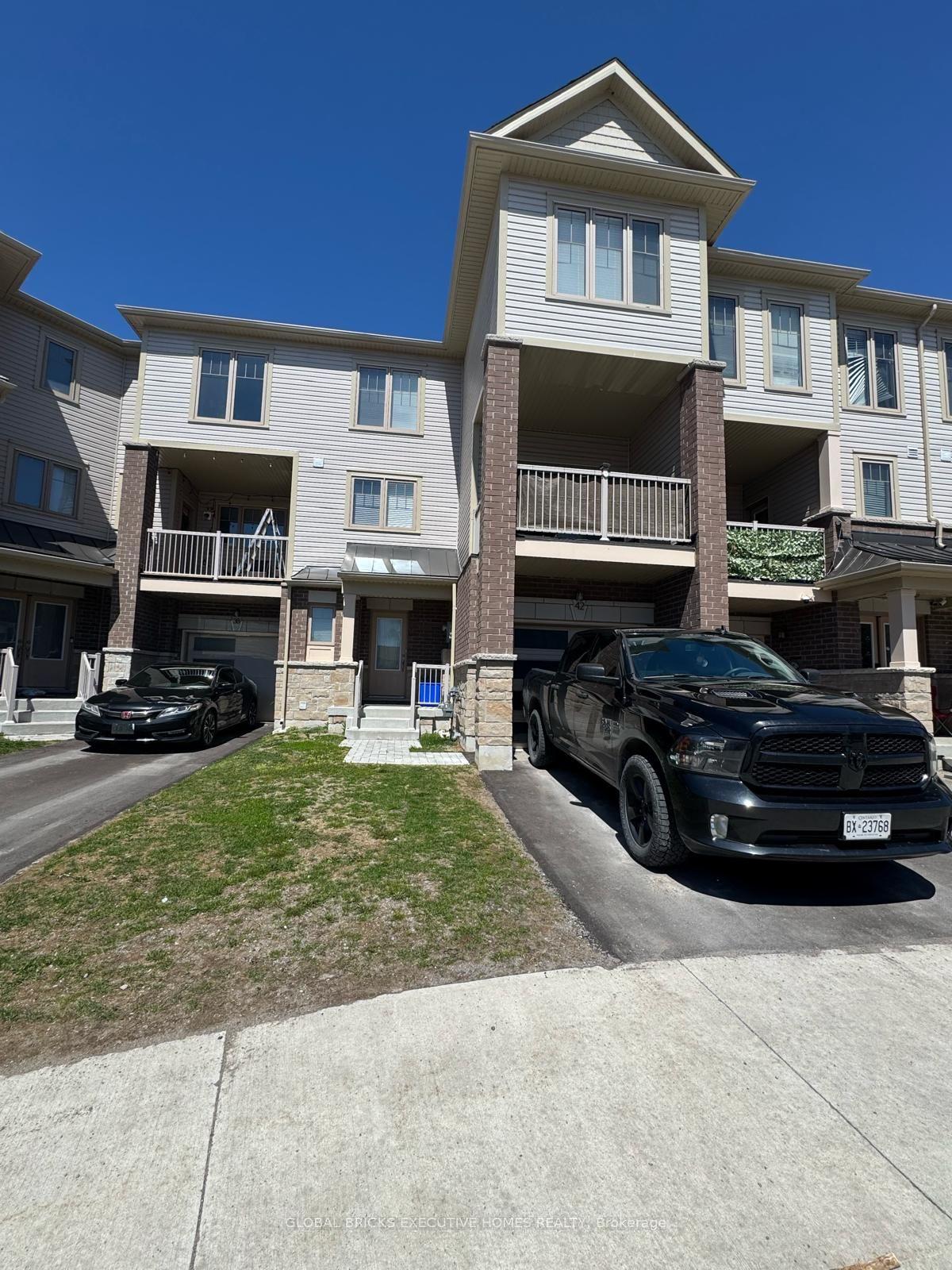 42 Ambereen Place E — photo 1