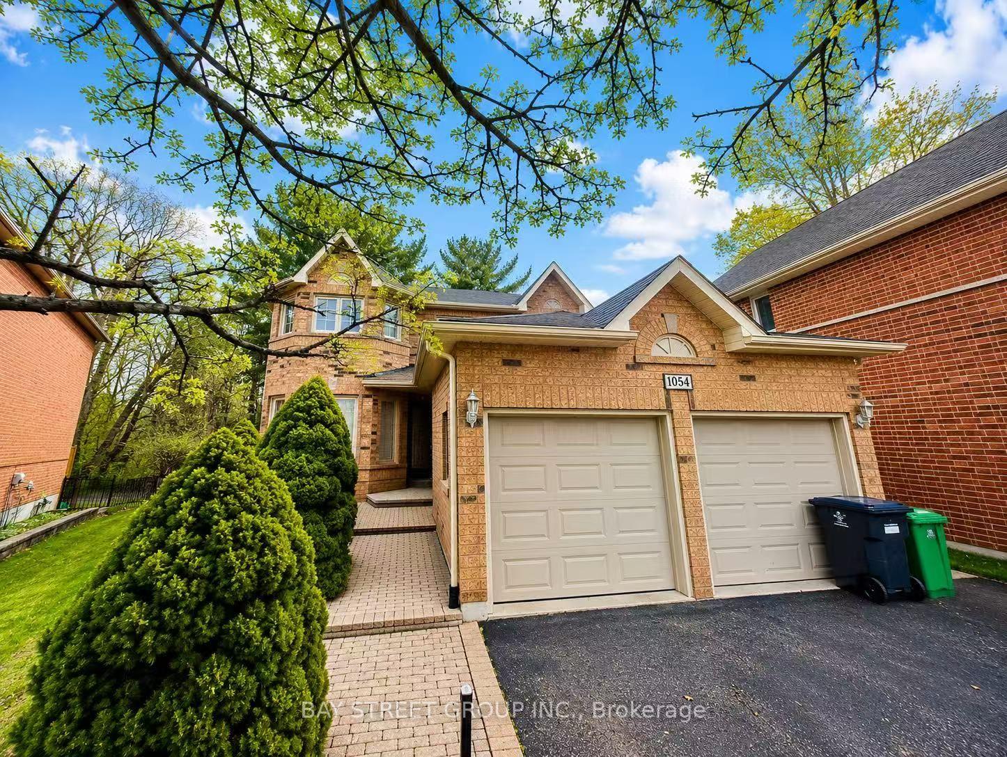 1054 Chateau Court — photo 1